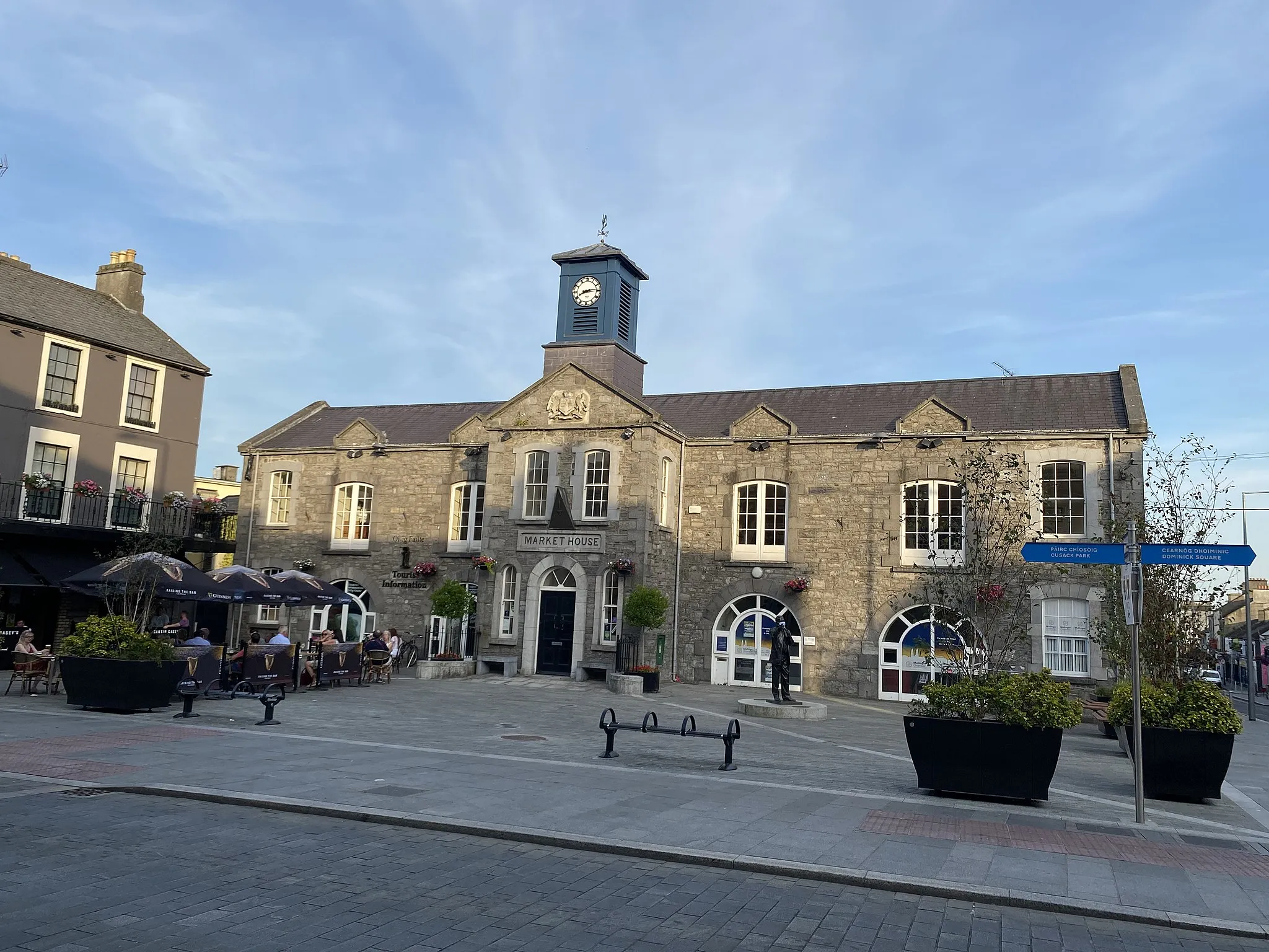 Photo showing: Market Square, Mullingar, 2021-07-21