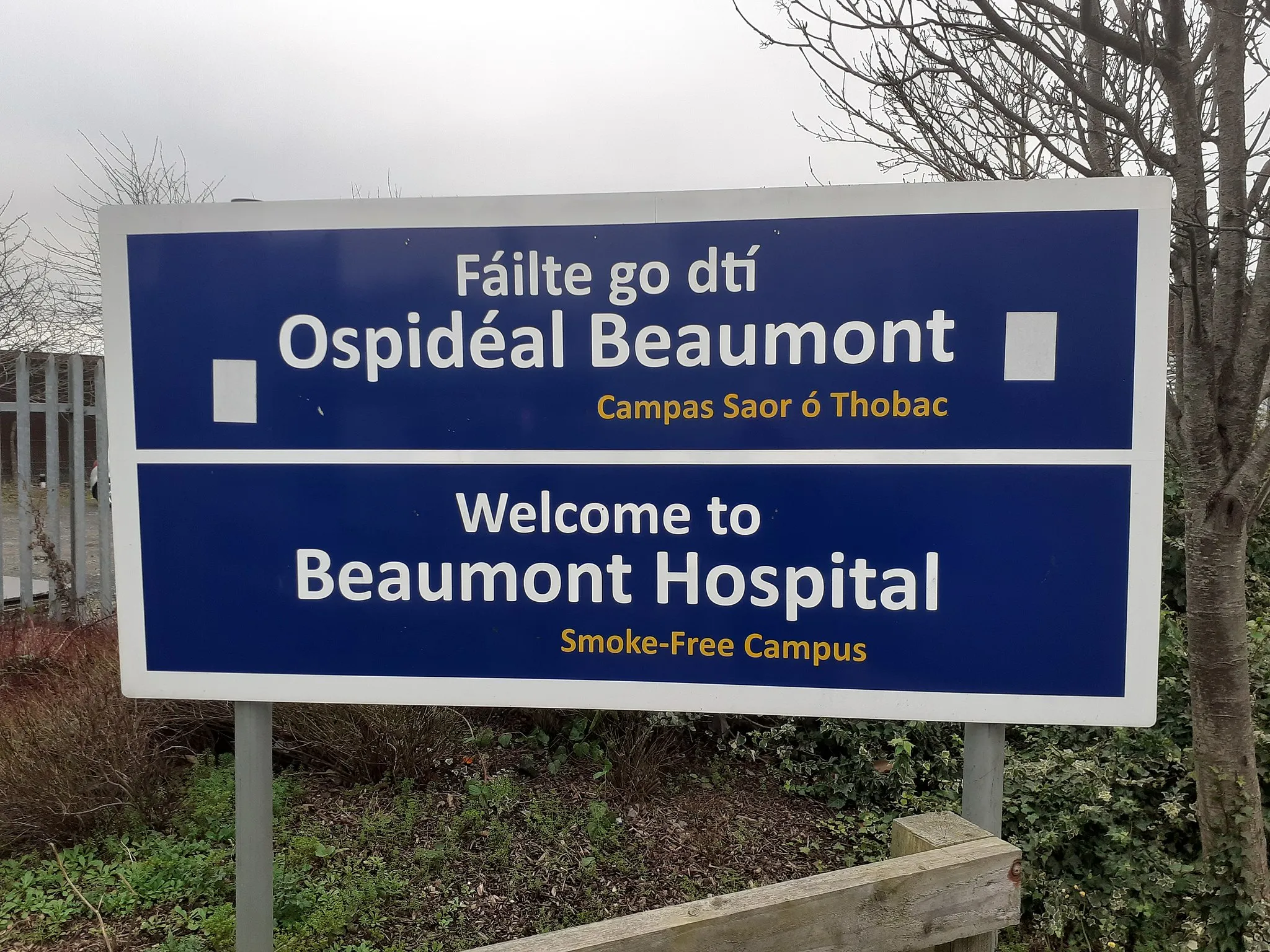 Photo showing: Comhartha fáilithe go dtí Ospidéal Beaumont.