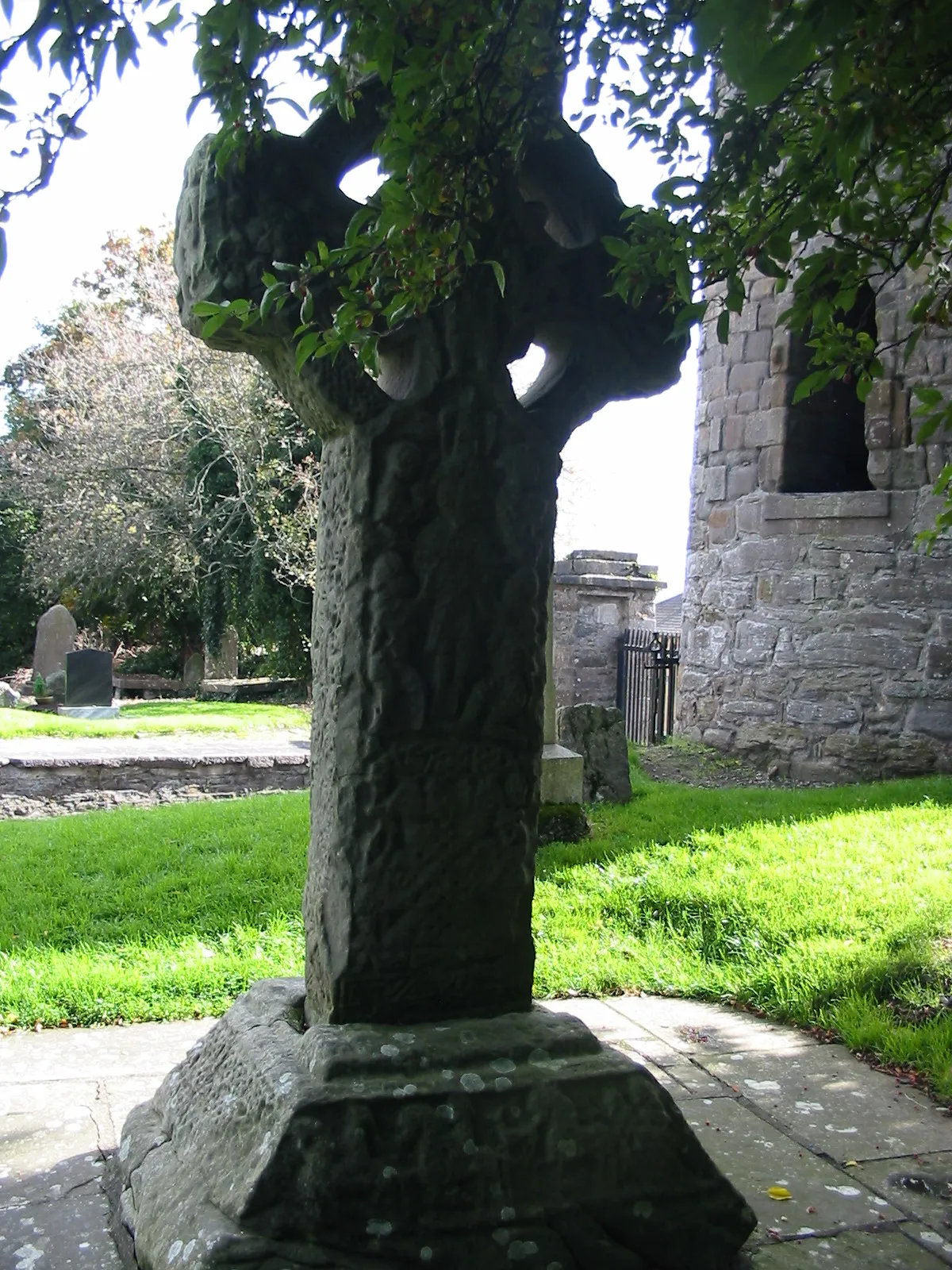 Photo showing: The Cross of Kells, or Cross of Patrick and Columba (as it is writen on it, it is strangely dedicated to this two saints), is the oldest of the five high crosses in Kells, County Meath, Ireland. This is the western face.