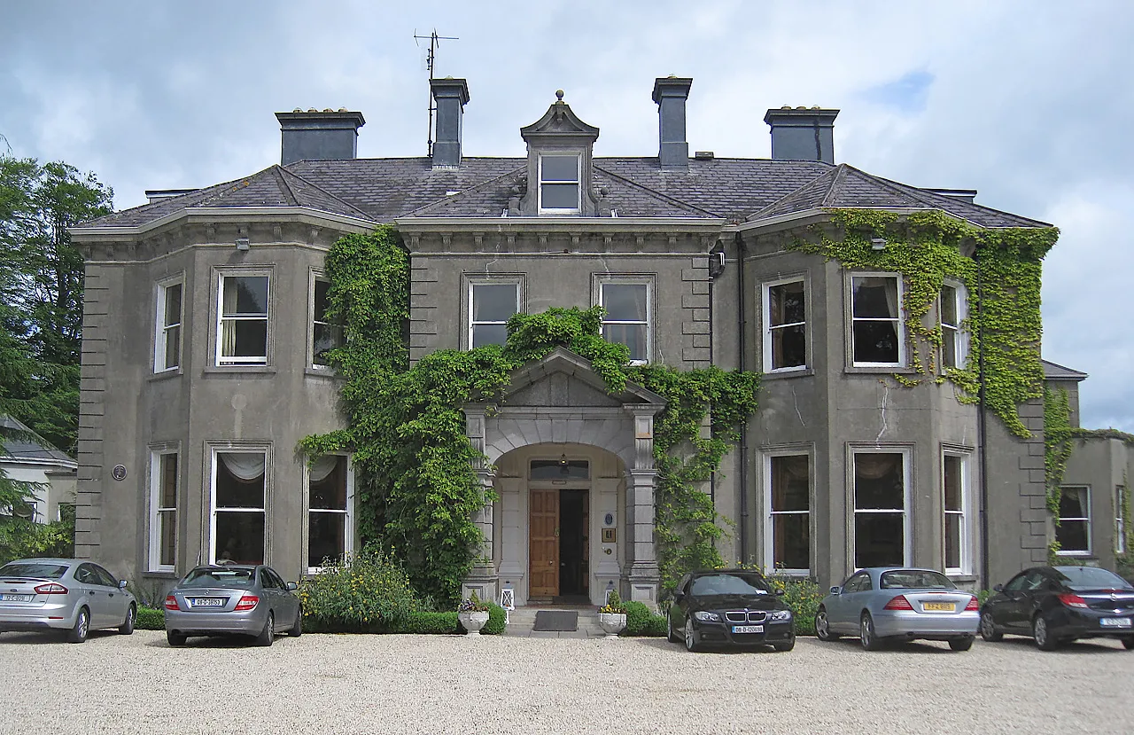 Photo showing: Tinakilly House Front View, Wicklow, County Wicklow, Ireland.