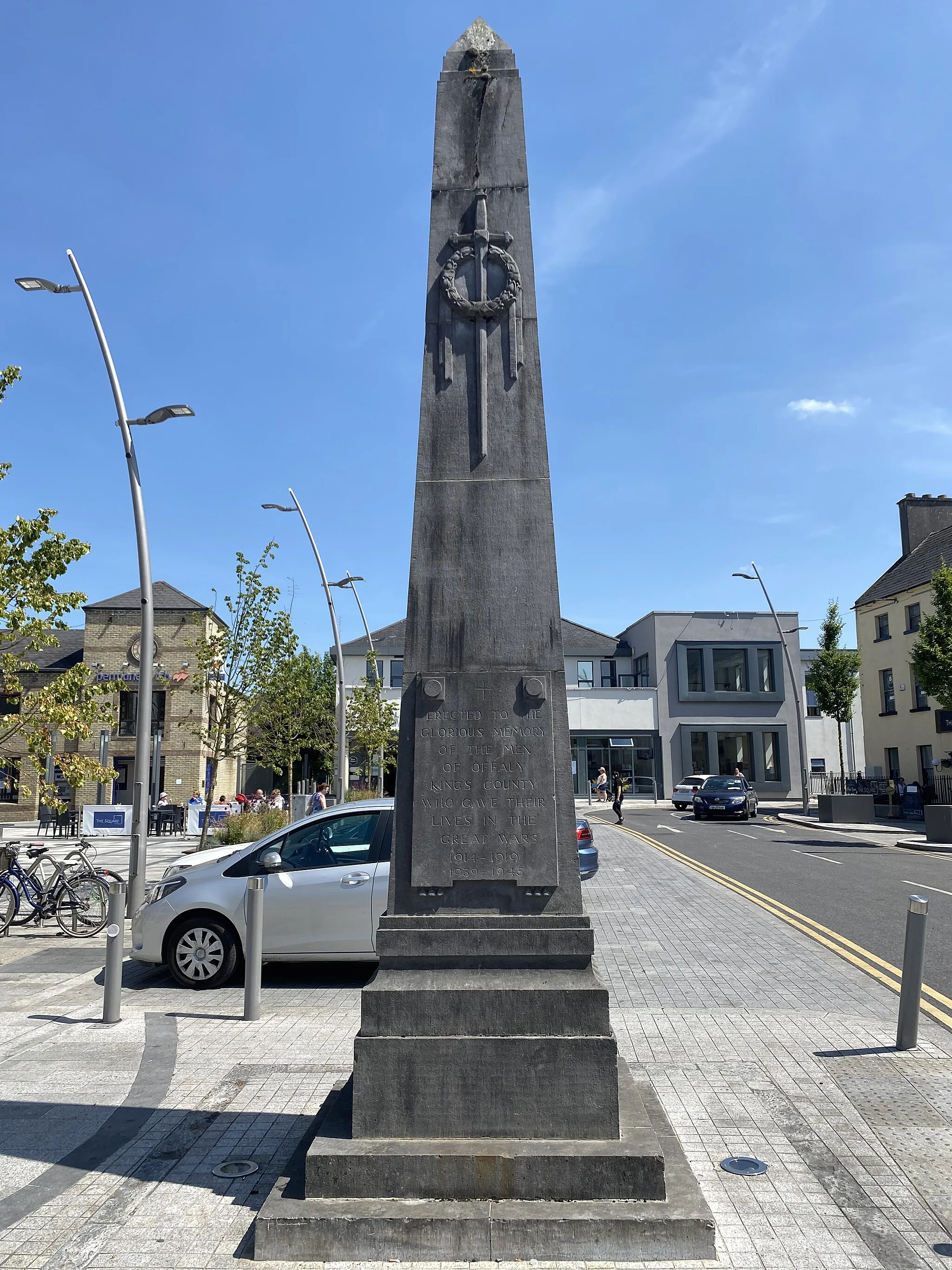 Photo showing: War Memorial monument, Tullamore, 2021-07-21