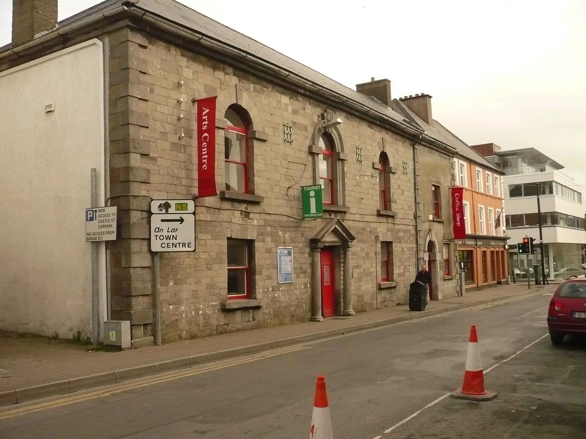 Photo showing: The Linenhall Arts Centre in 2009.