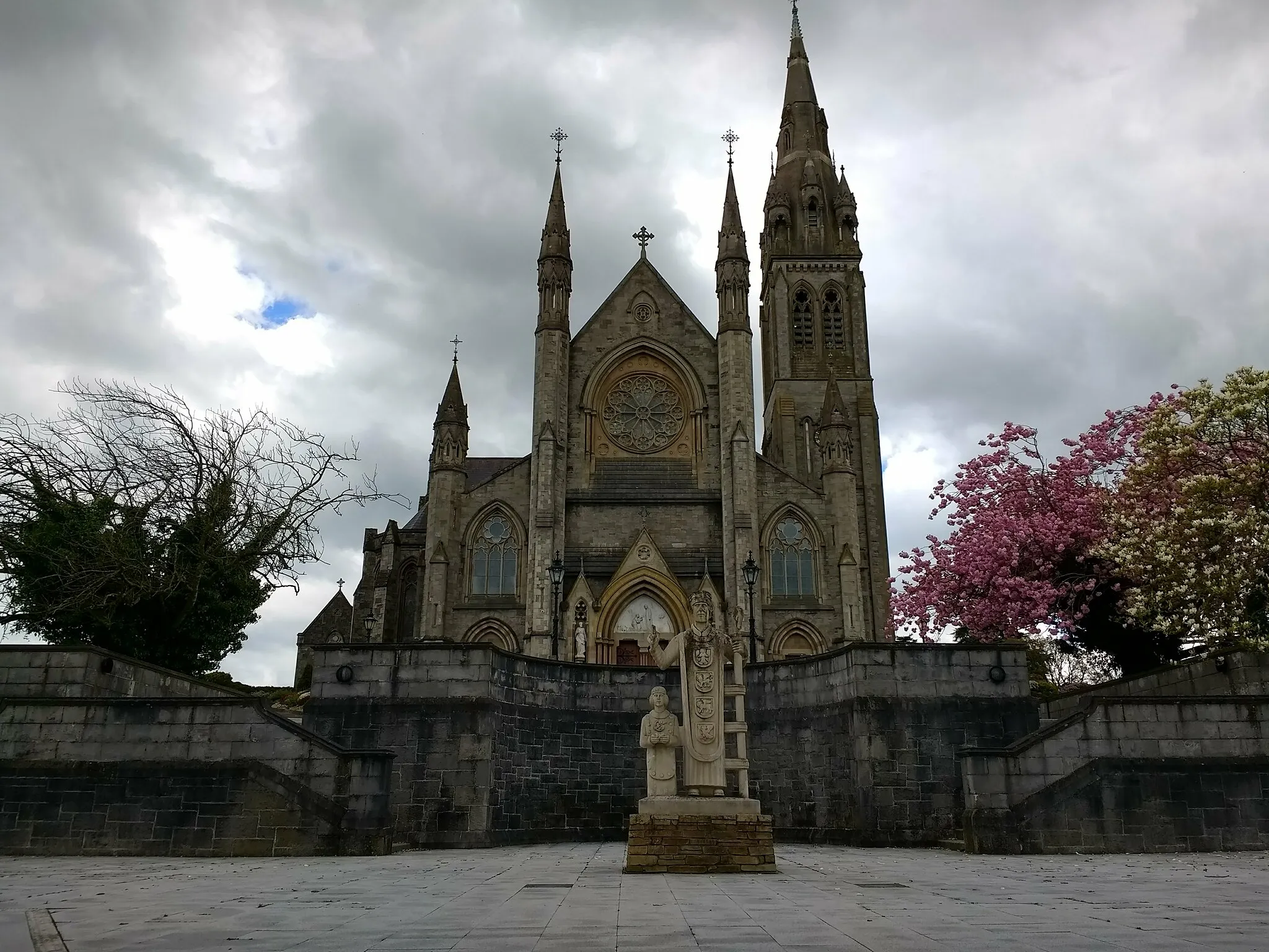 Photo showing: The northwestern side of St Macartan's Cathedral Monaghan, Ireland