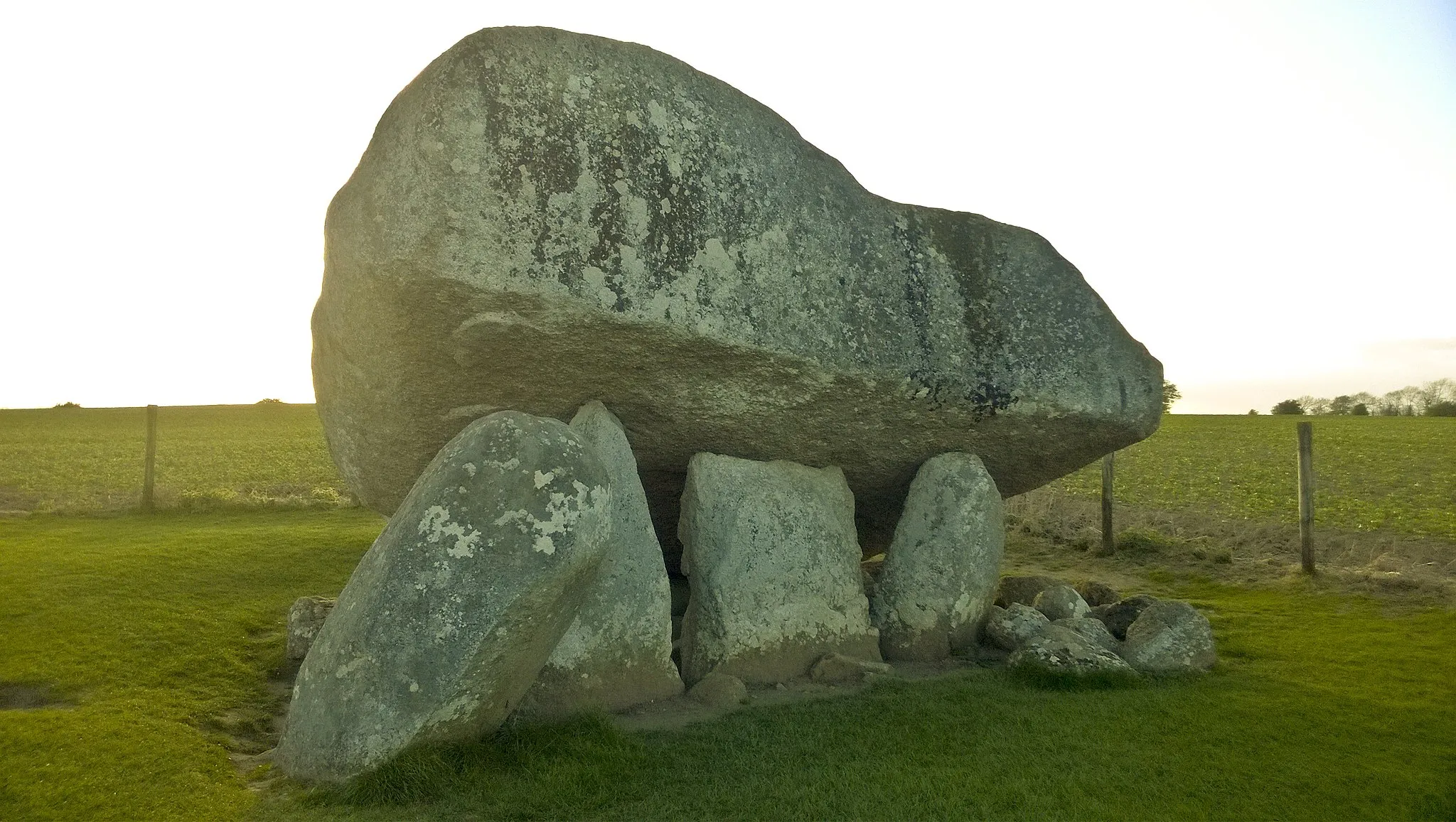 Photo showing: Browneshill Portal Tomb