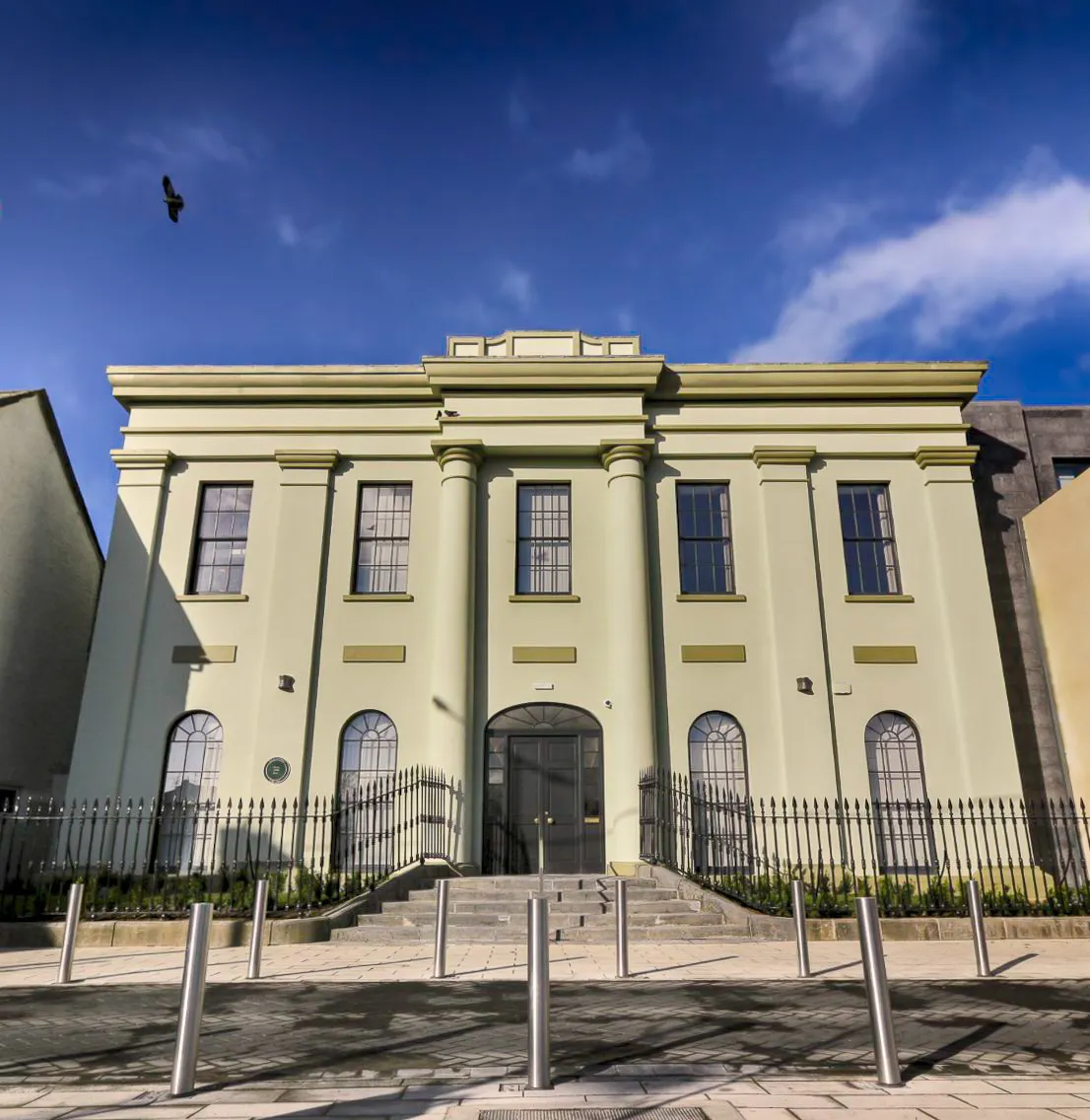 Photo showing: Carrick-on-Suir Town Hall.  Erected 1840.