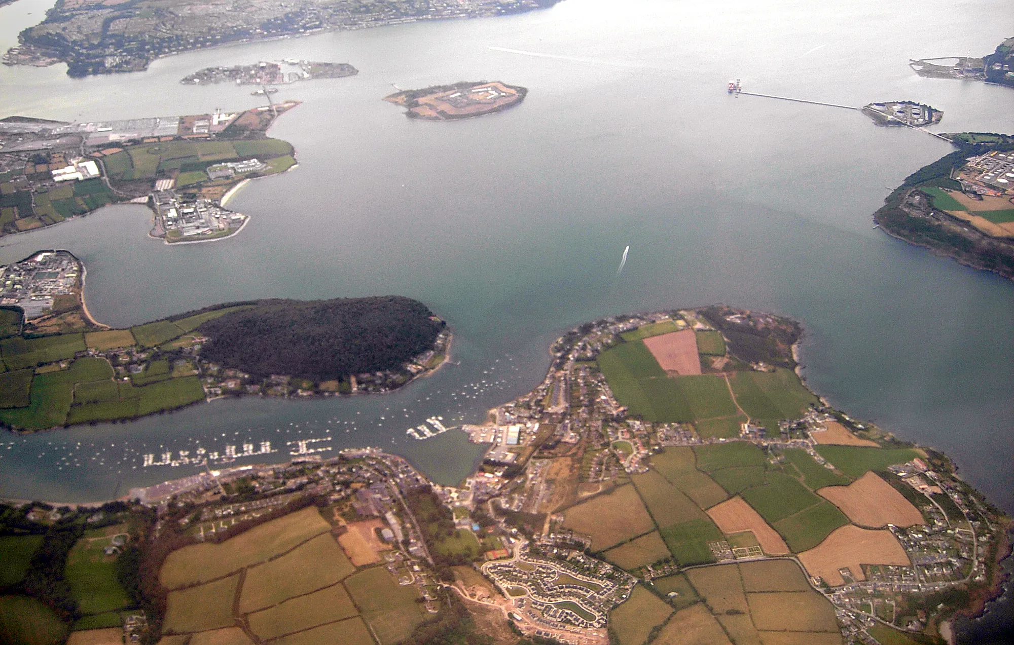 Photo showing: Aerial photograph of Cork Harbour in Ireland, taken in August 2006