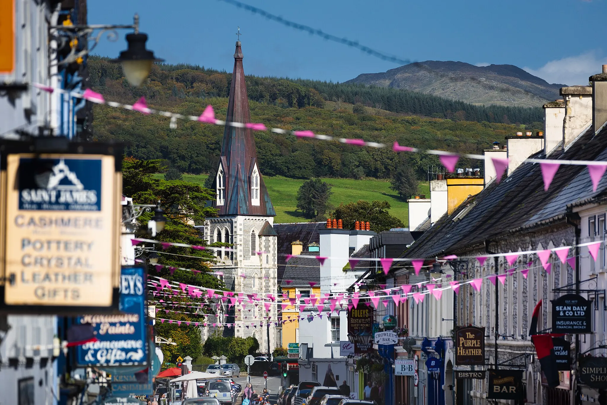 Photo showing: Henry Street in Kenmare, County Kerry, view from the south, with the Holy Cross church dominating in the far end