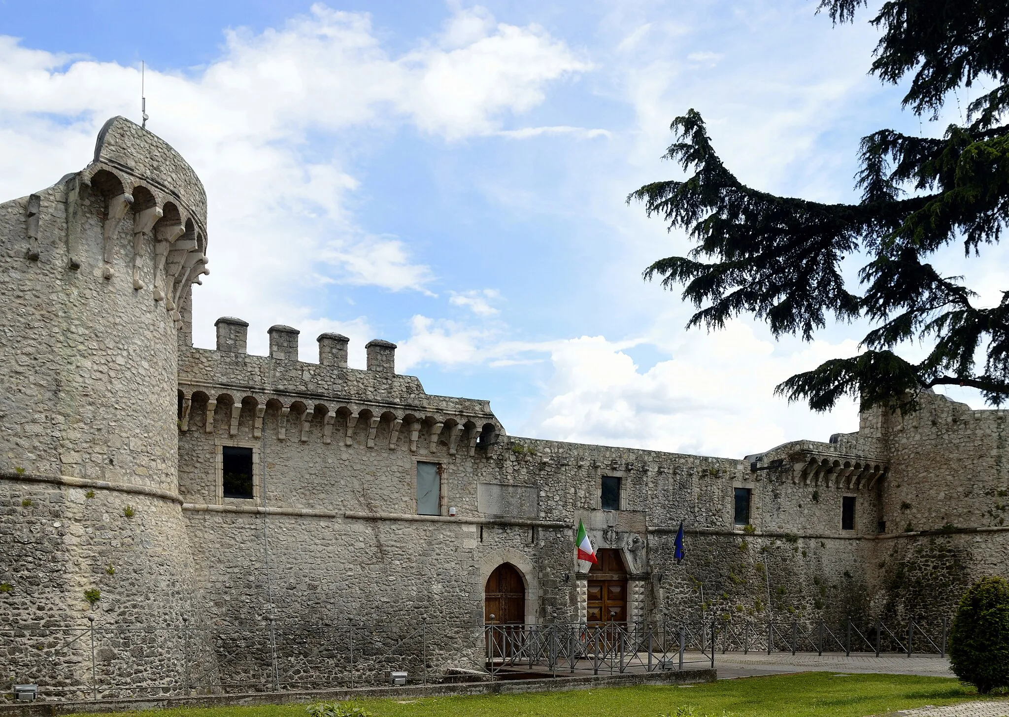 Photo showing: Orsini-Colonna castle, Avezzano, Abruzzo, Italy