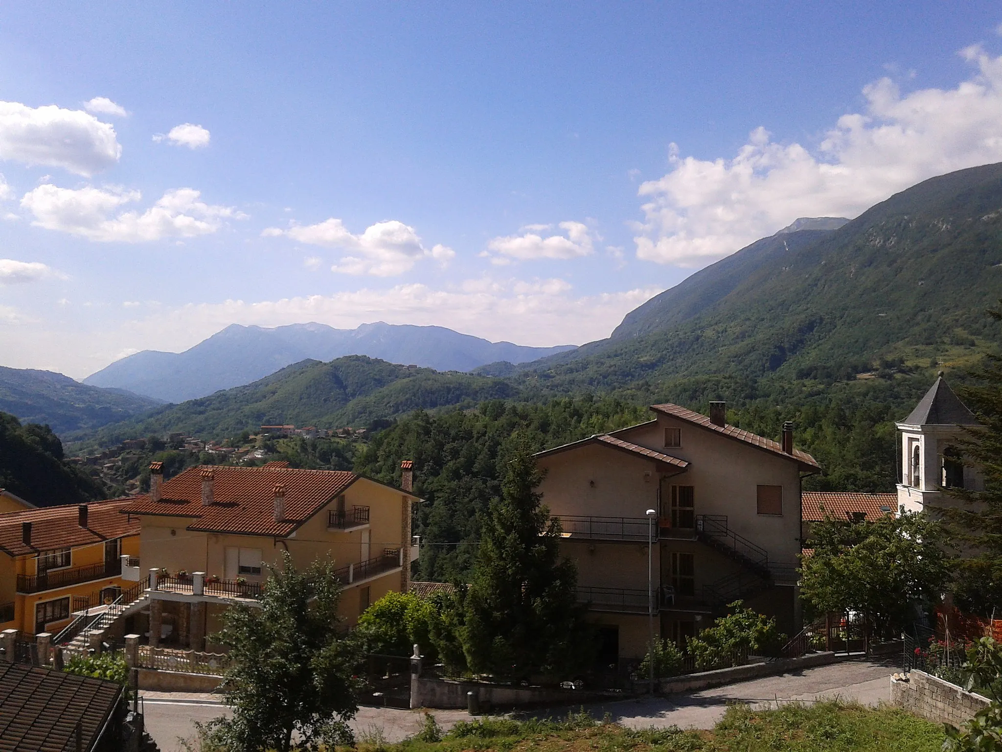 Photo showing: Foto panoramica dal borgo antico di Capistrello