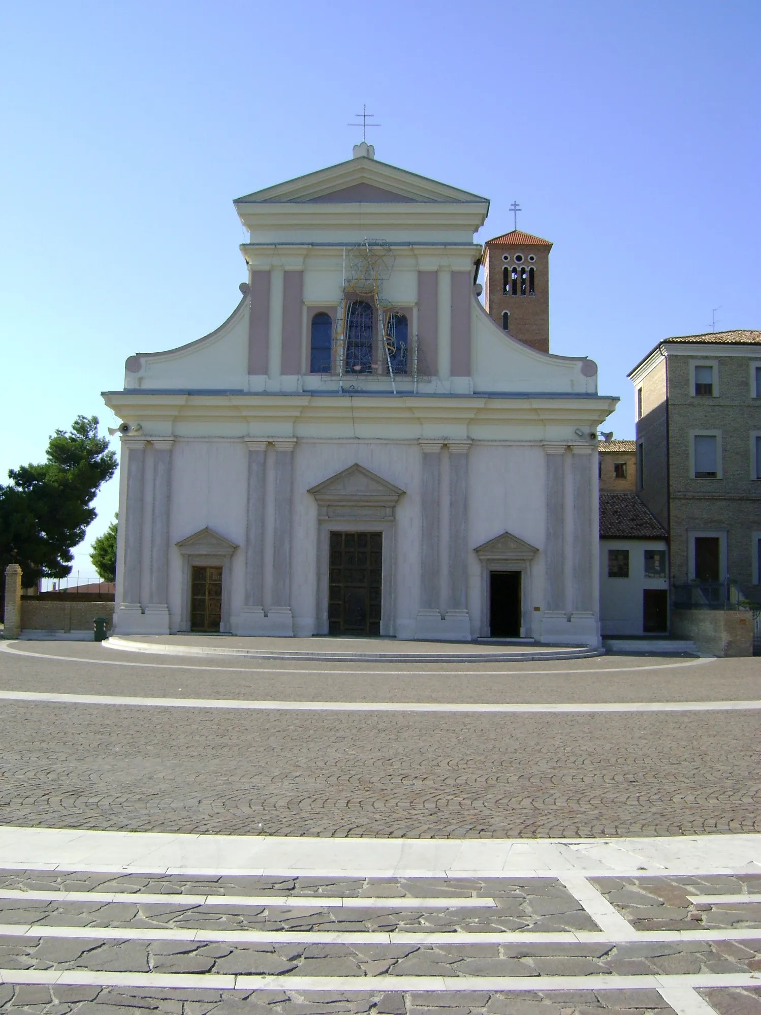 Photo showing: A view of the Shrine of Our Lady of Miracles, Casalbordino, province of Chieti, Abruzzo