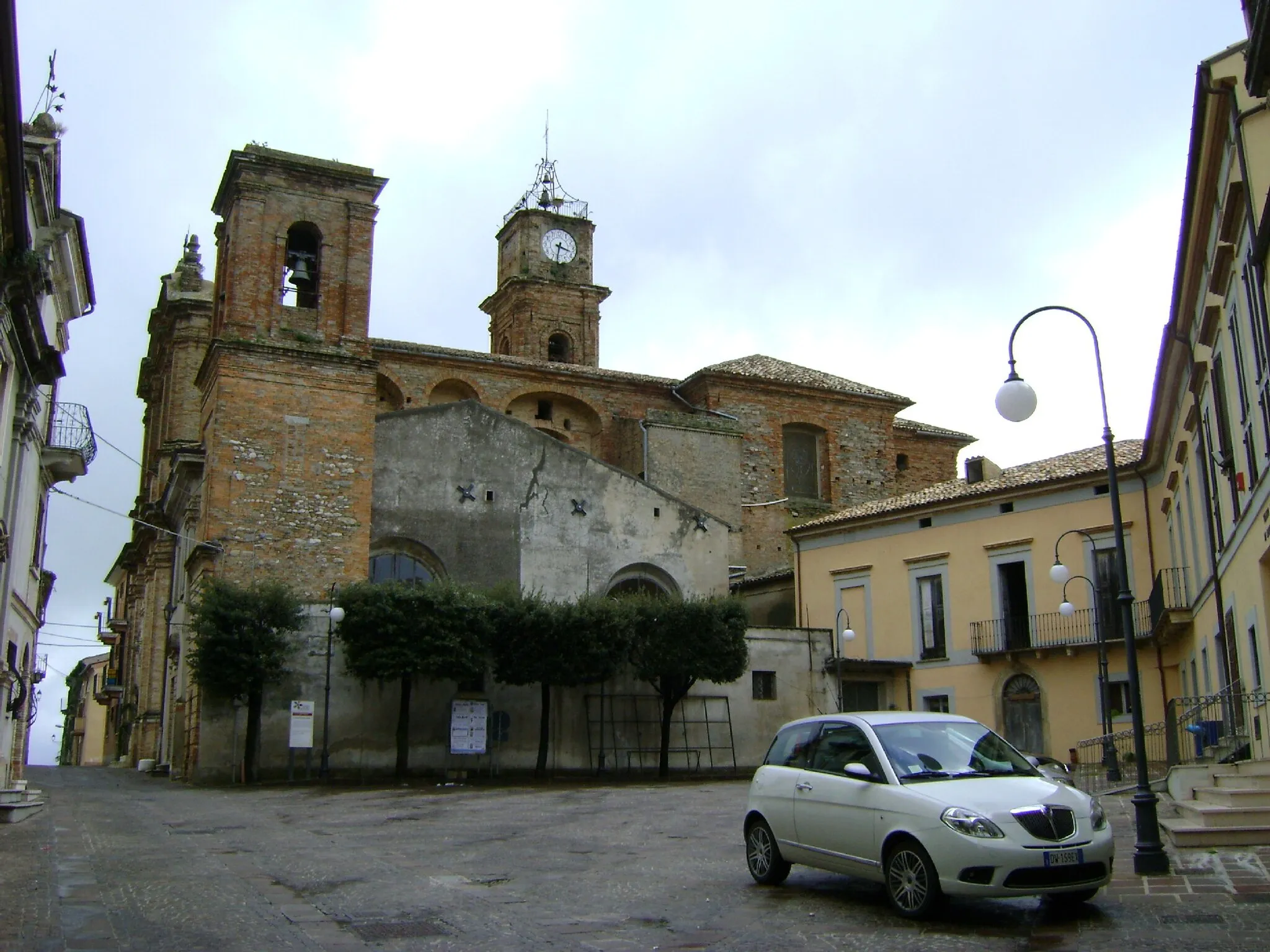 Photo showing: Raffaele Caporali square, Castel Frentano, province of Chieti.
