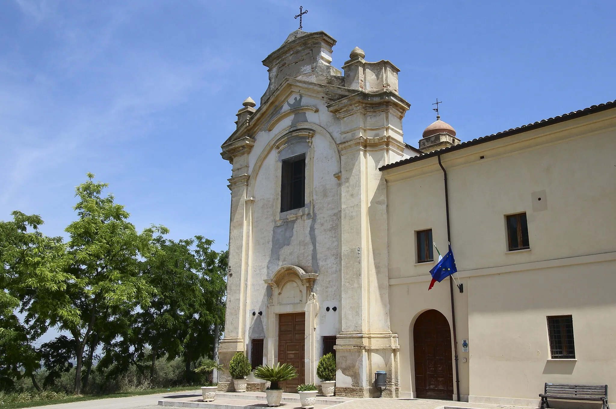 Photo showing: Convent Convento di San Patrignano with the church Sant' Antonio (Sant'Antonio da Padova and Sant'Antonio Abate), Collecorvino, Province of Pescara, Abruzzo, Italy