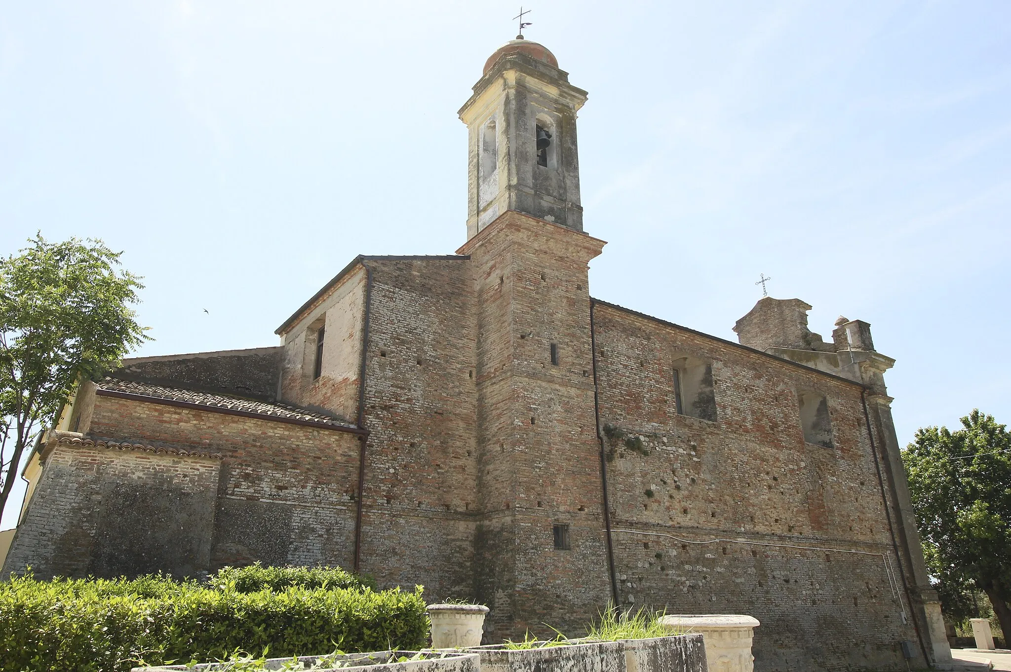 Photo showing: Convent Convento di San Patrignano with the church Sant' Antonio (Sant'Antonio da Padova and Sant'Antonio Abate), Collecorvino, Province of Pescara, Abruzzo, Italy