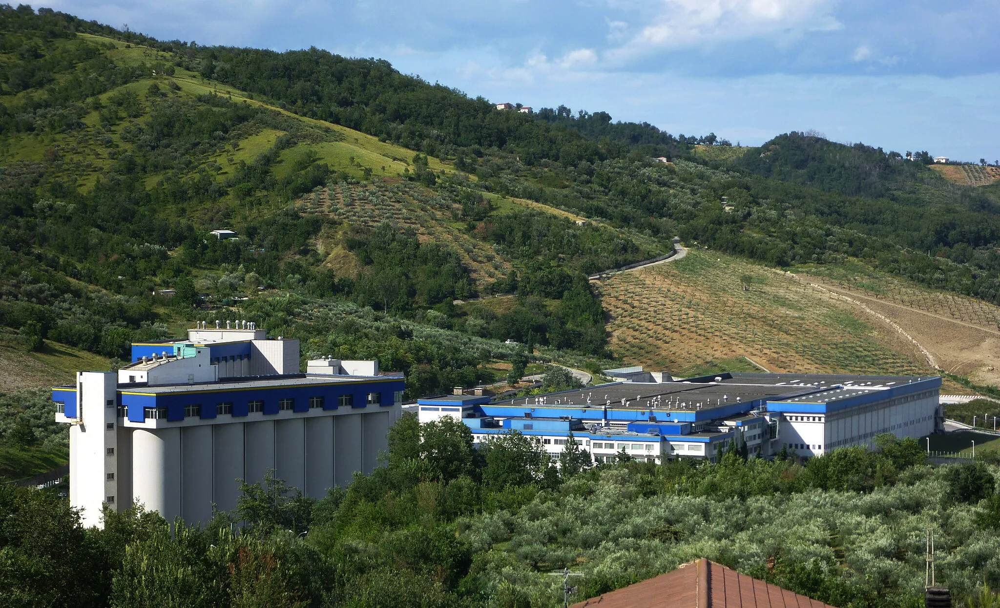 Photo showing: Factories of De Cecco, Fara San Martino, province of Chieti, Abruzzo, Italy.