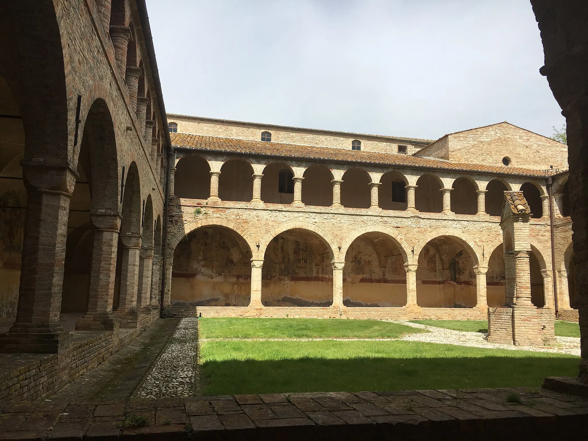 Photo showing: La foto ritrae l'interno del Convento adiacente all'Abbazia di Santa Maria di Propezzano di Morro d'Oro (TE), ad oggi privato.