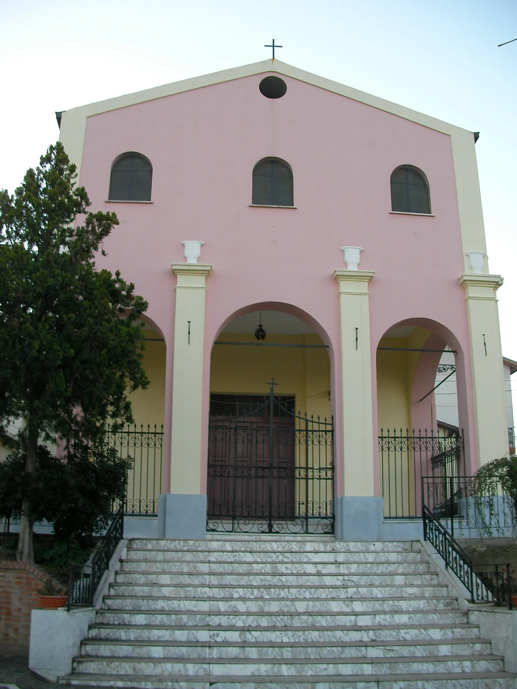 Photo showing: The church of San Canziano, Paglieta, province of Chieti, Abruzzo