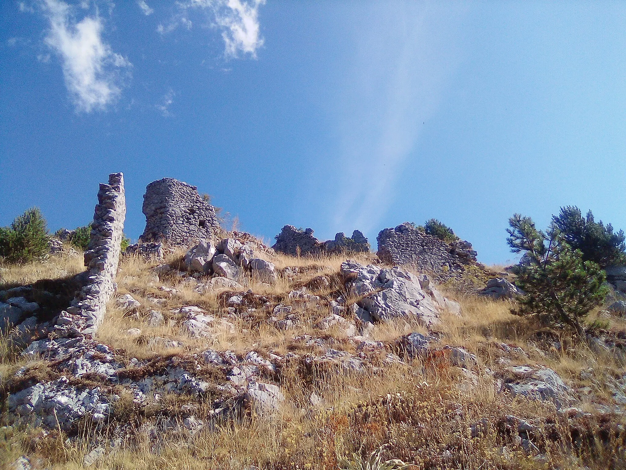 Photo showing: Ruderi del castello di Pescasseroli