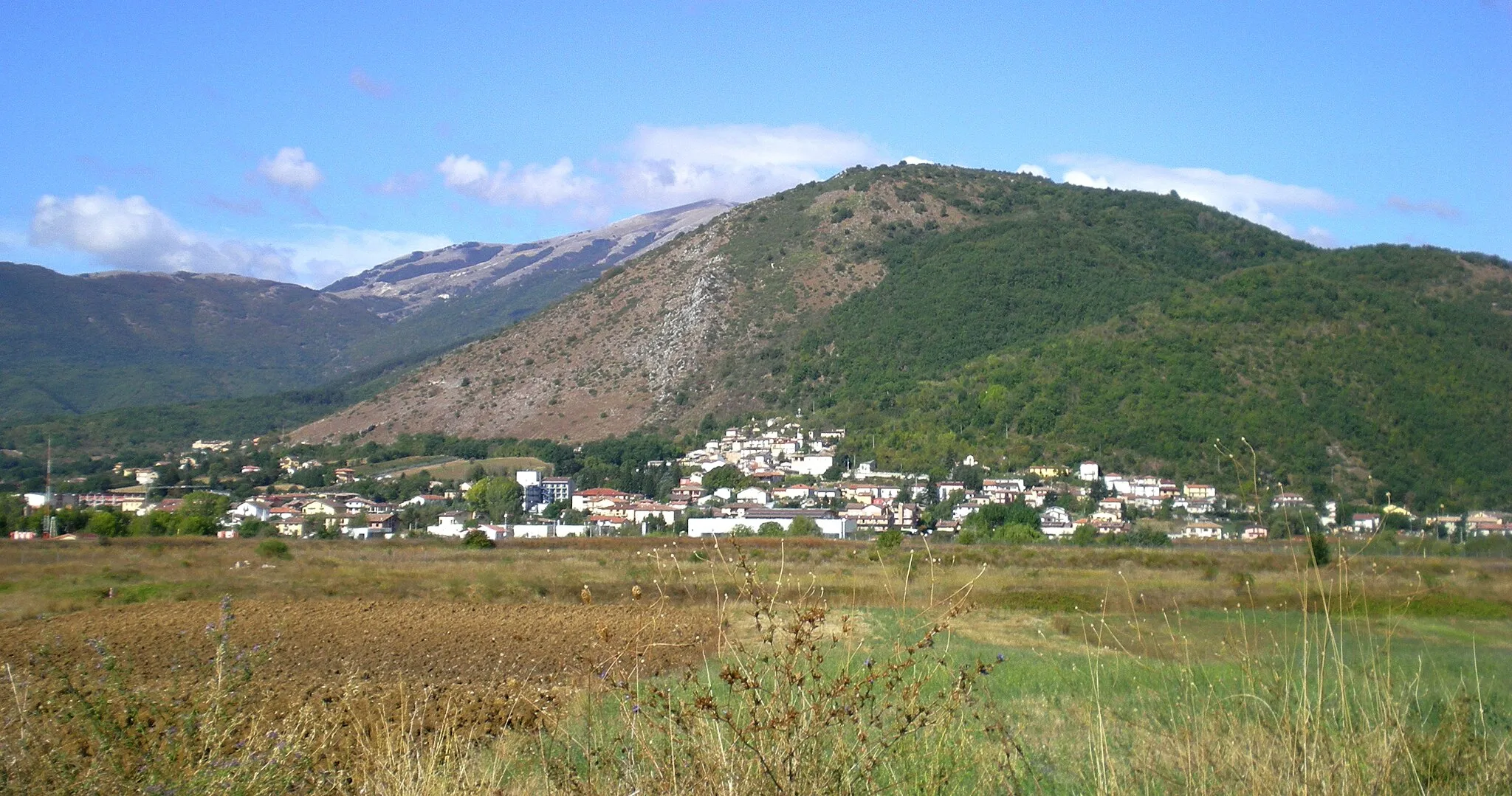 Photo showing: Vista di Preturo dall'Aeroporto dei Parchi