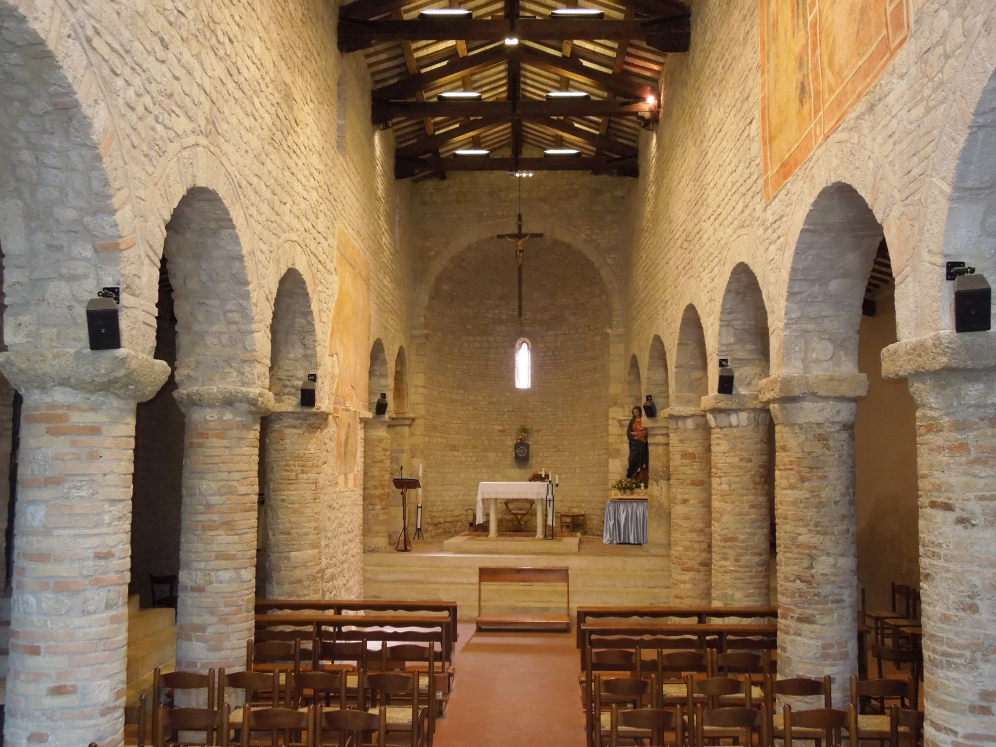Photo showing: Interno della chiesa di Santa Maria a Vico  di Sant'Omero in provincia di Teramo.