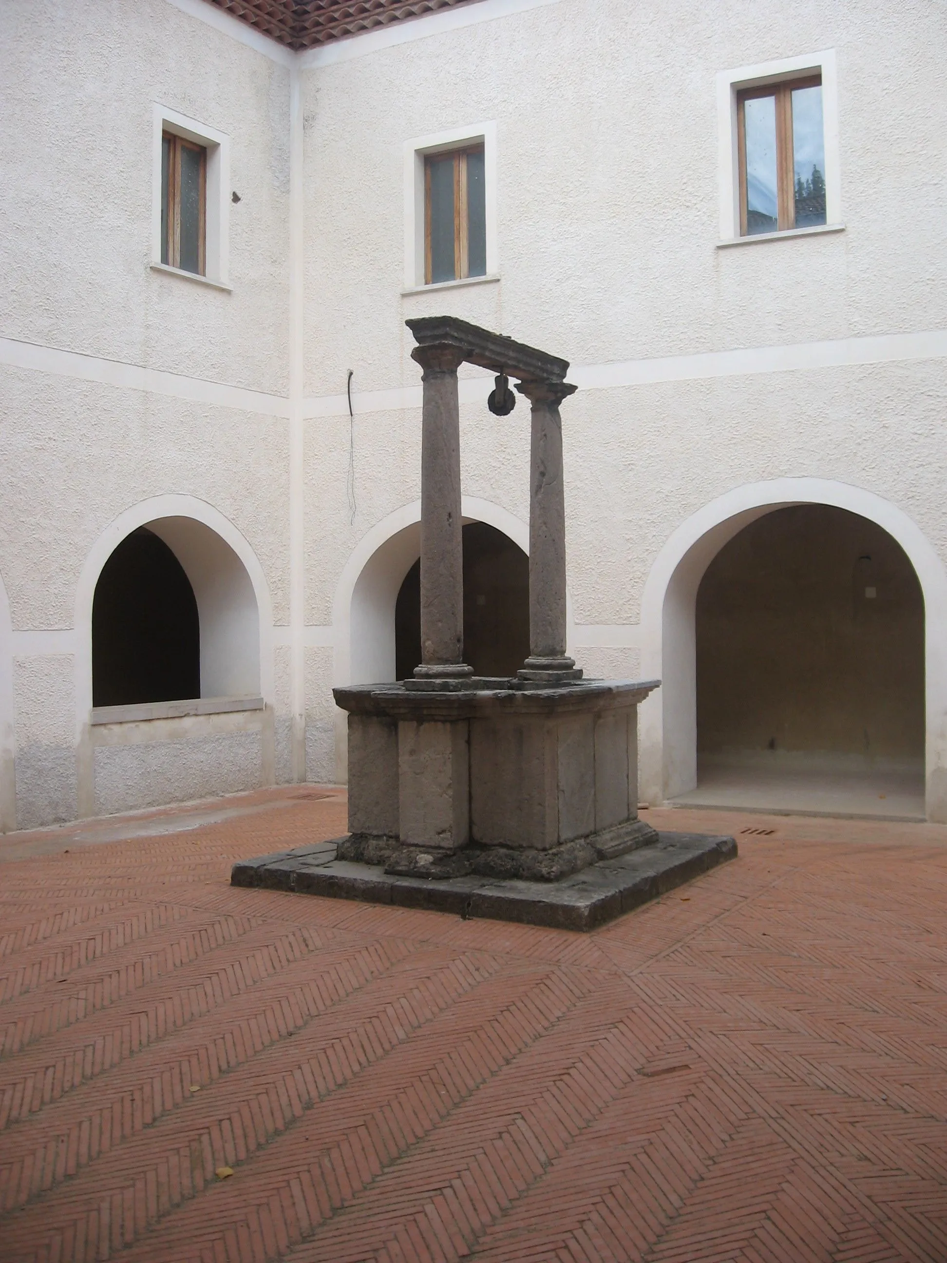 Photo showing: Pozzo del monastero