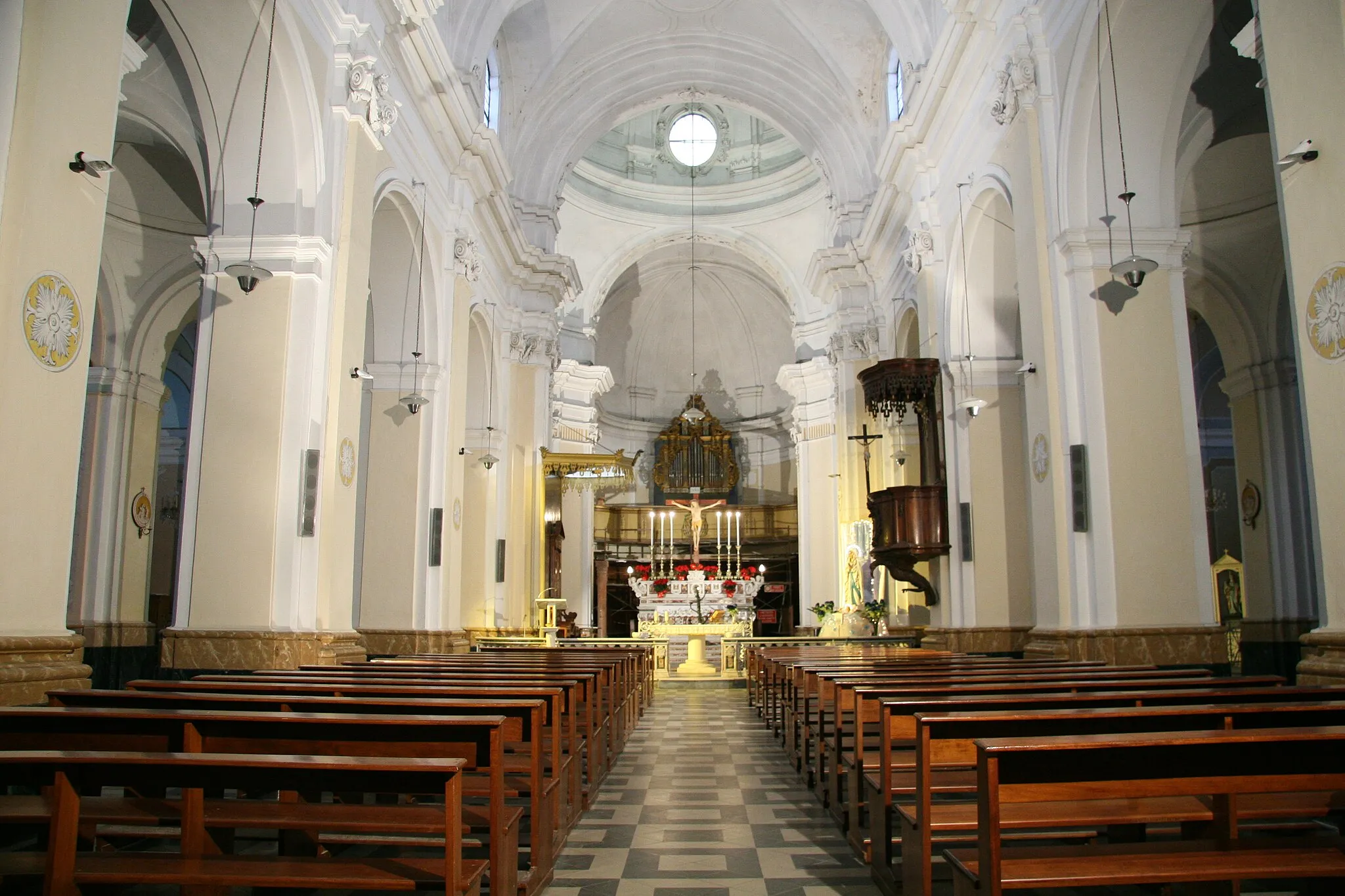 Photo showing: Interno della Cattedrale di Irsina