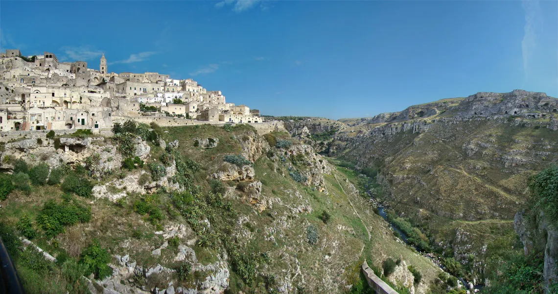 Photo showing: Matera, Basilicata, Italy. East part of the Sasso Caveoso on the edge of the Parco della Murgia Materana.