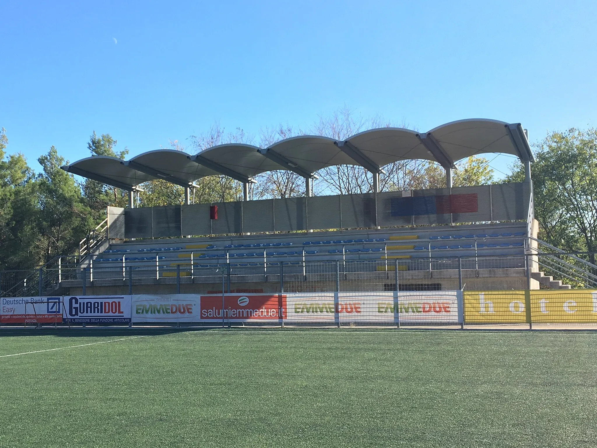 Photo showing: Campo Sportivo Comunale "Donato Curcio"
Tribuna ospiti