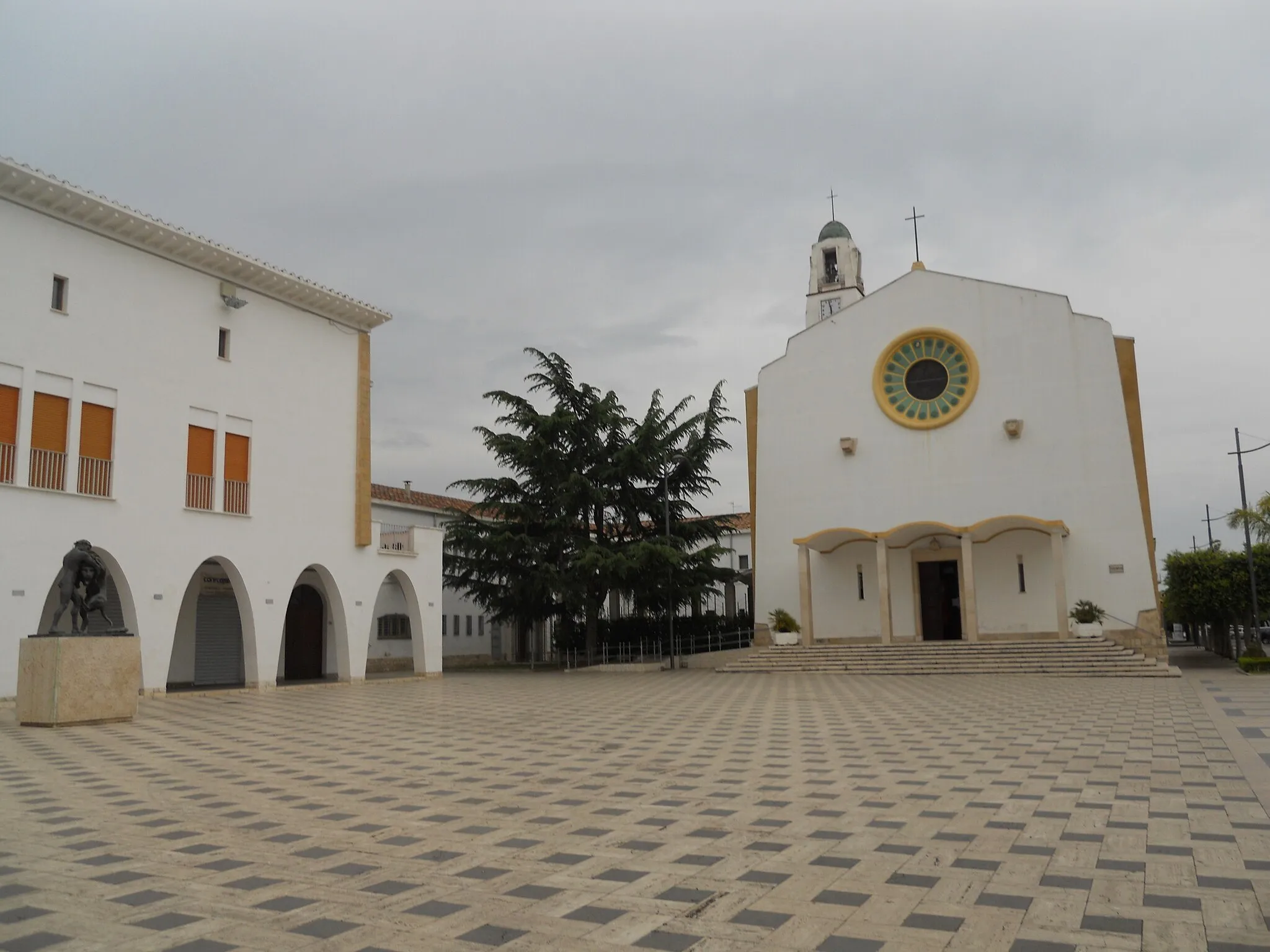 Photo showing: Eraclea square - Policoro, Italy