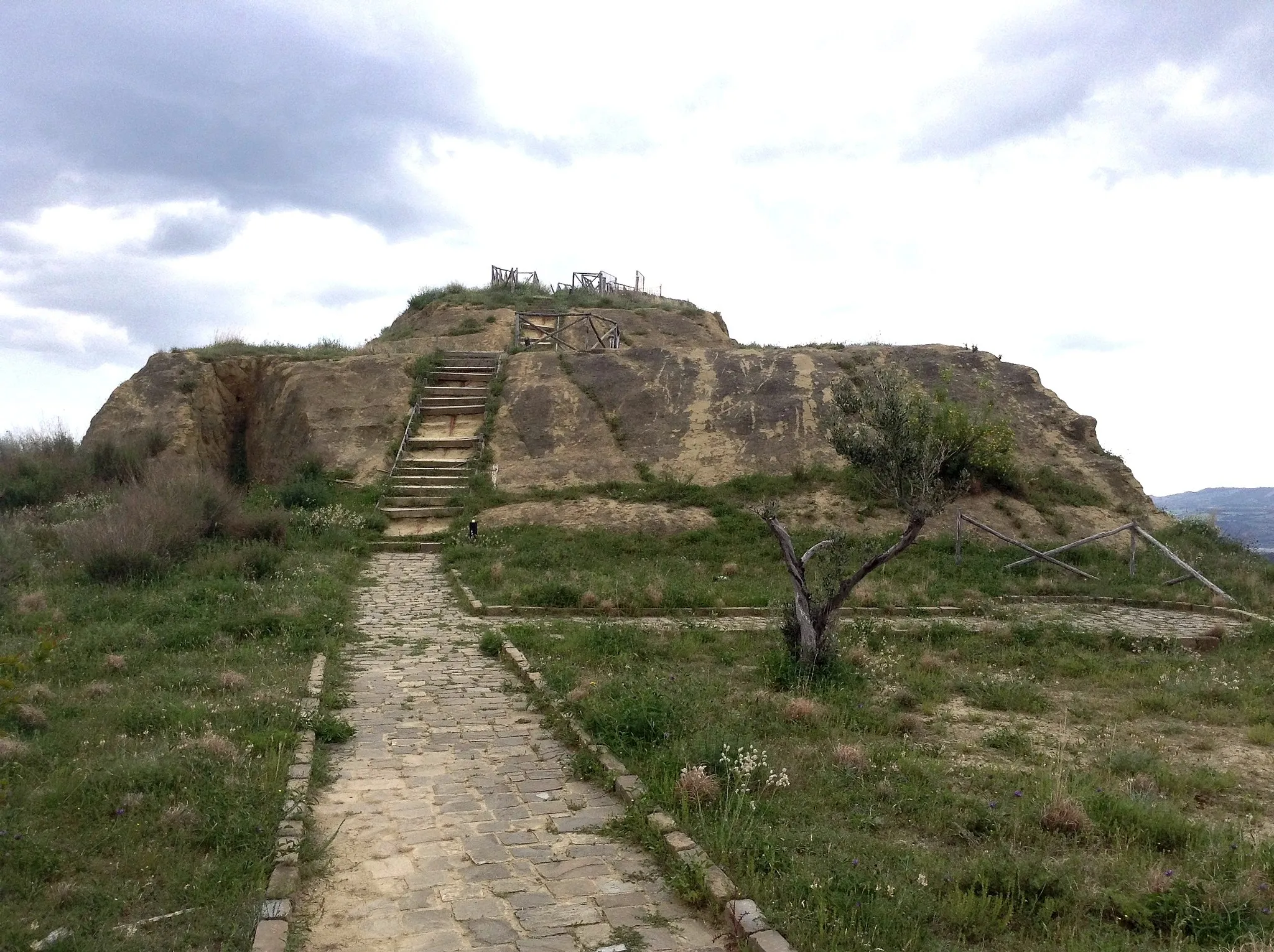 Photo showing: Rests of the Gotic Castle in Rabatana, Tursi