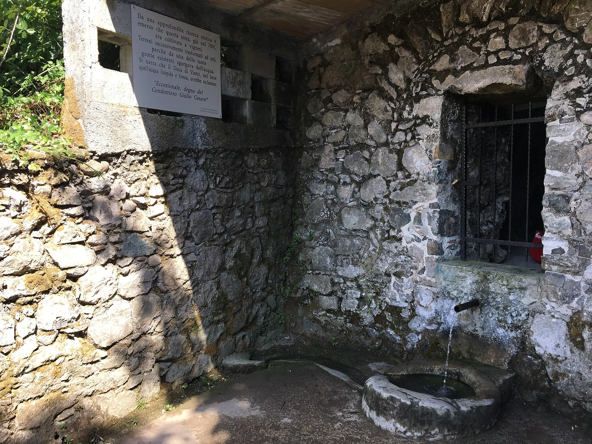 Photo showing: fontana di Grotta di Cesare