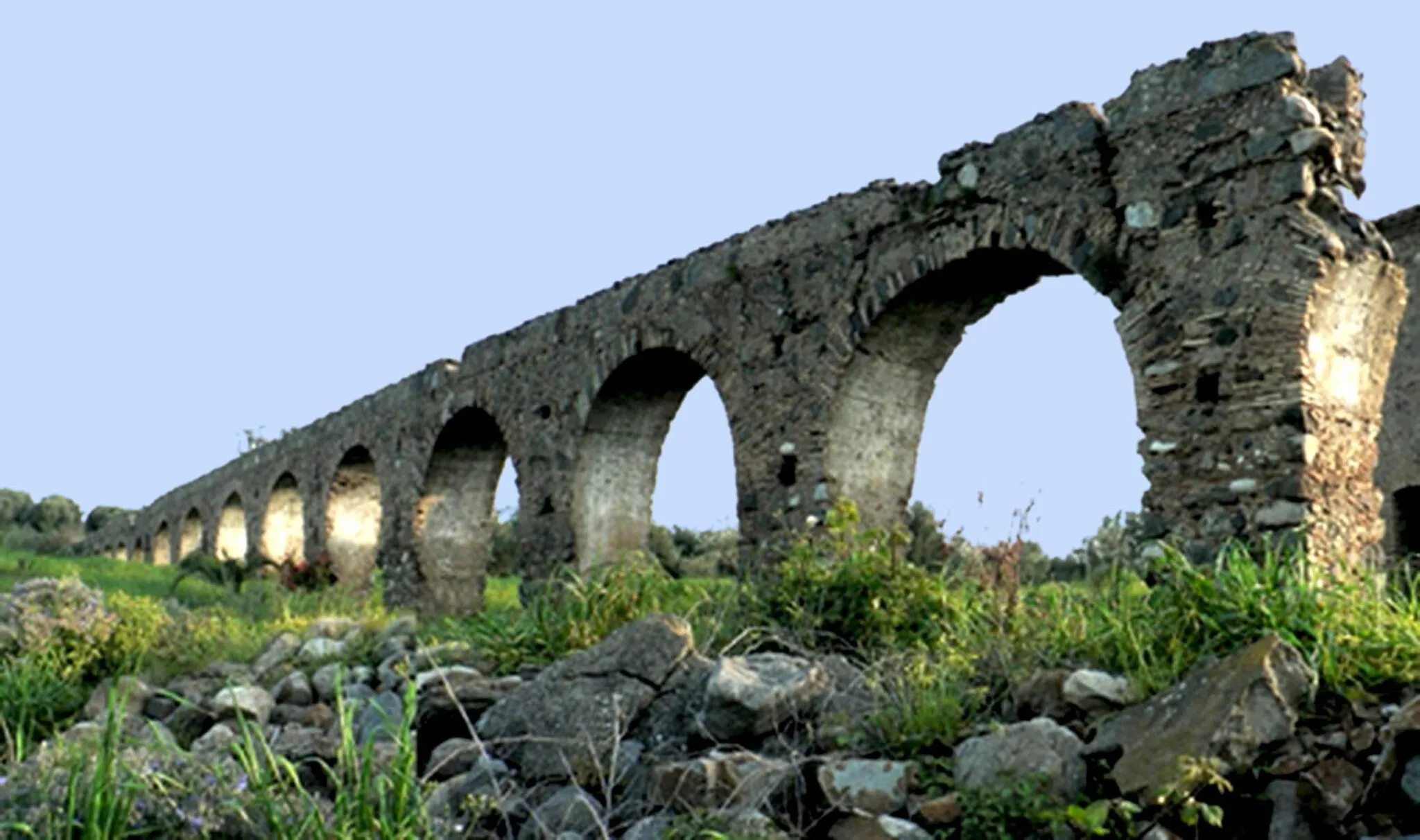 Photo showing: Curinga. Aquedotto medievale utilizzato per convogliare acqua nei trappeti dove si lavorava la canna da zucchero.