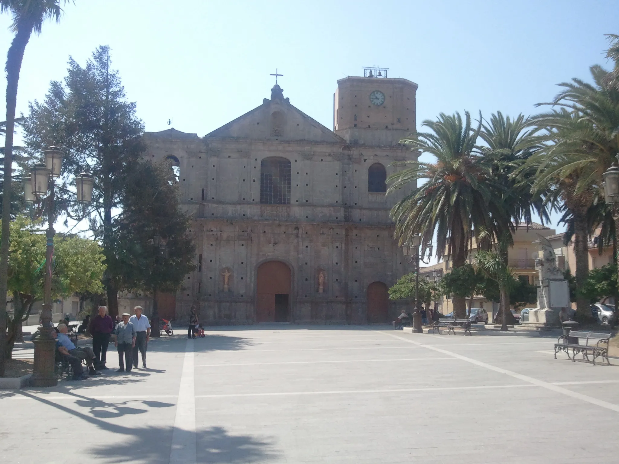 Photo showing: Kirchplatz in Borgia, CZ, Kalabrien, Italien