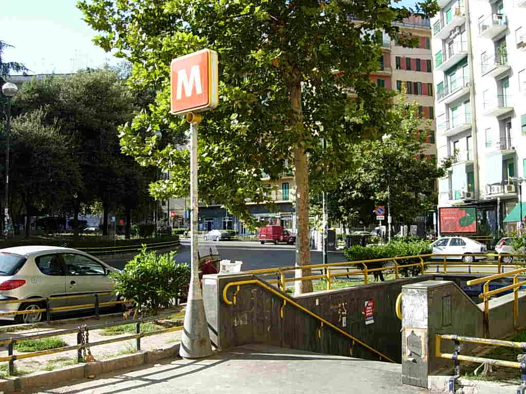 Photo showing: Stazione Medaglie d'Oro Metro di Napoli linea 1

Foto personale concessa in PD