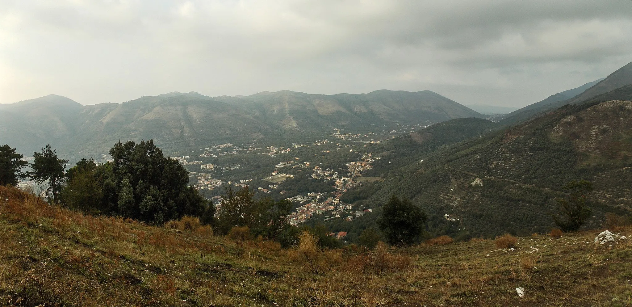 Photo showing: La valle di Arienzo vista dalla collina del castello
