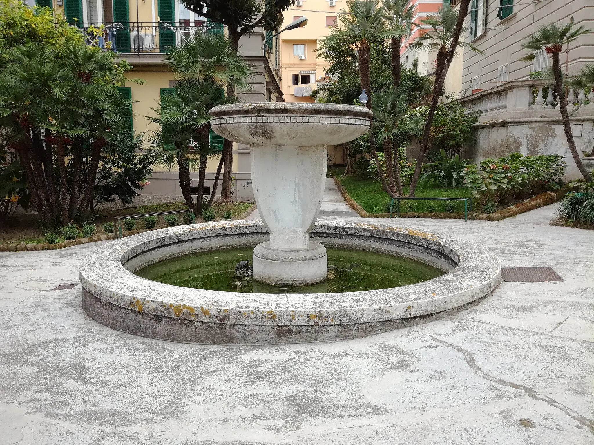 Photo showing: Fontana a Materdei, dirimpettaia al parco Marsicano
