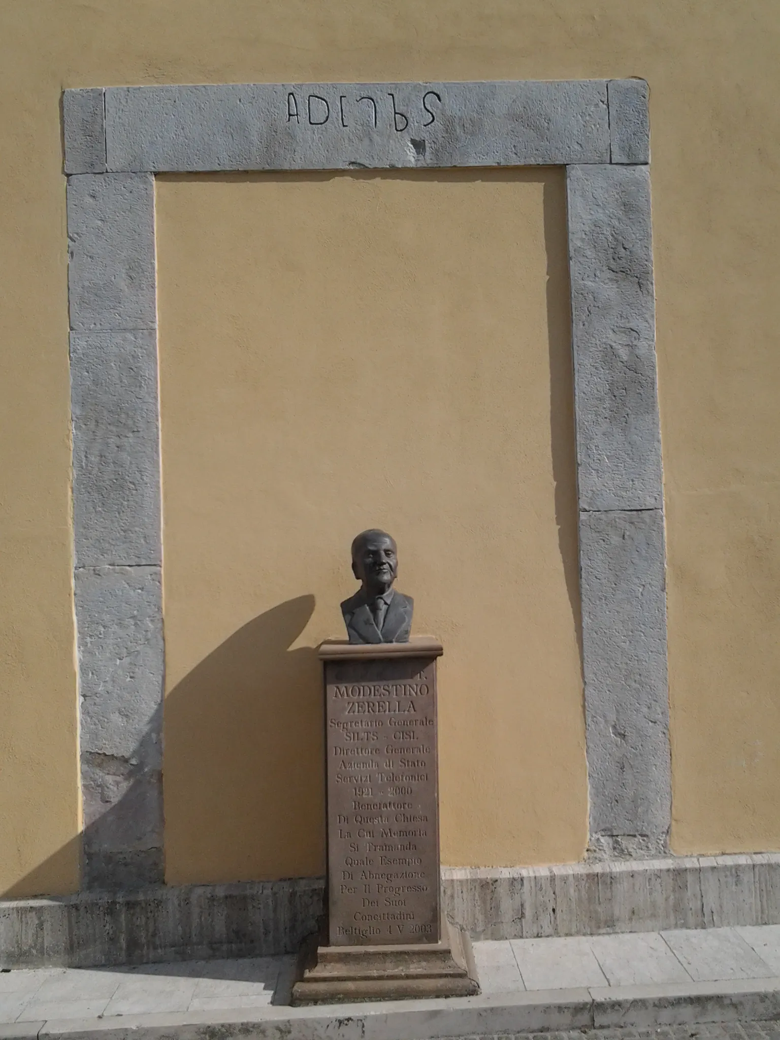 Photo showing: Busto bronzeo del Gr.Uff. Dott. Modestino Zerella