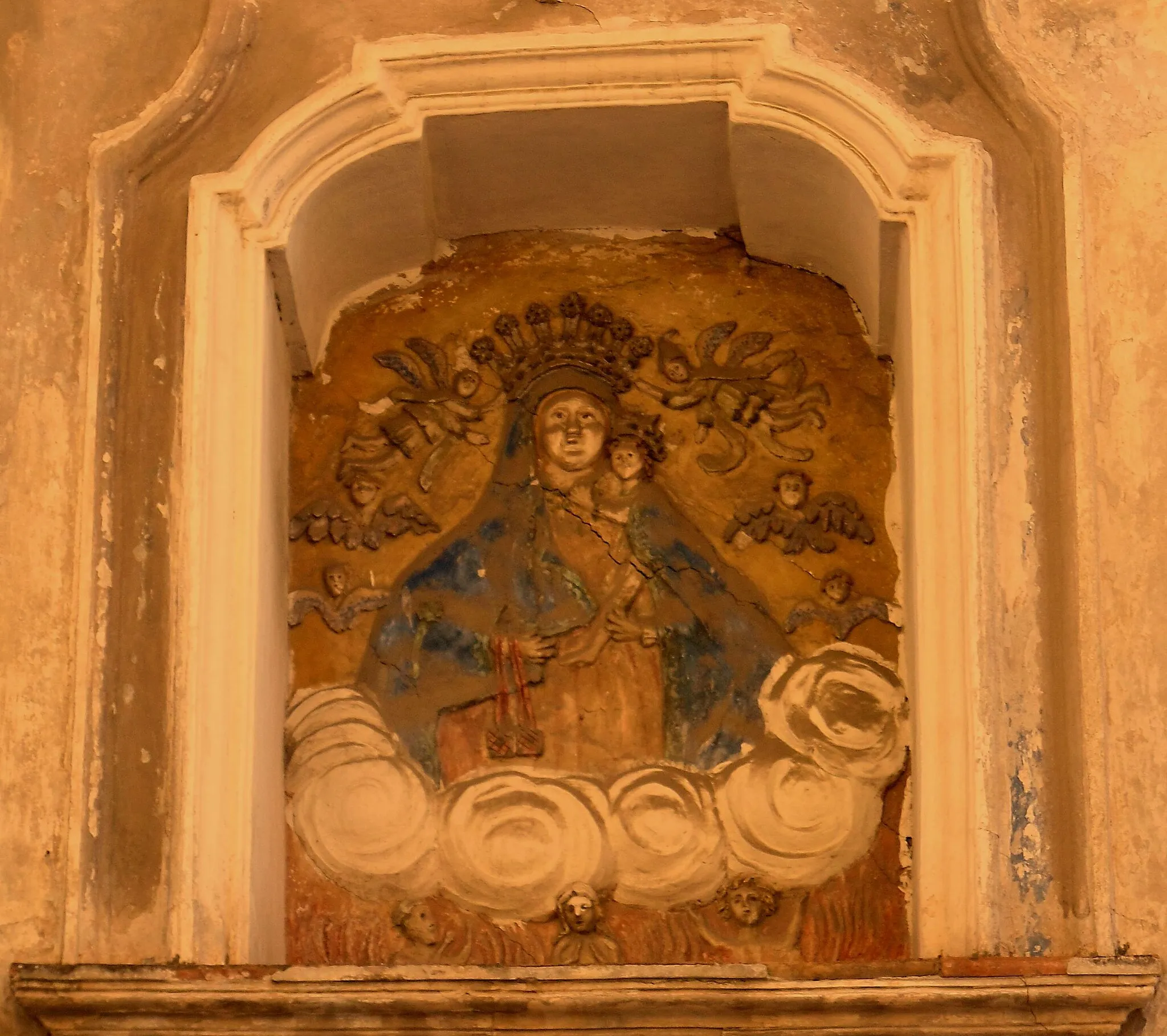 Photo showing: Un'edicola votiva dedicata alla Madonna del Carmine, a Boscotrecase, nella città metropolitana di Napoli.