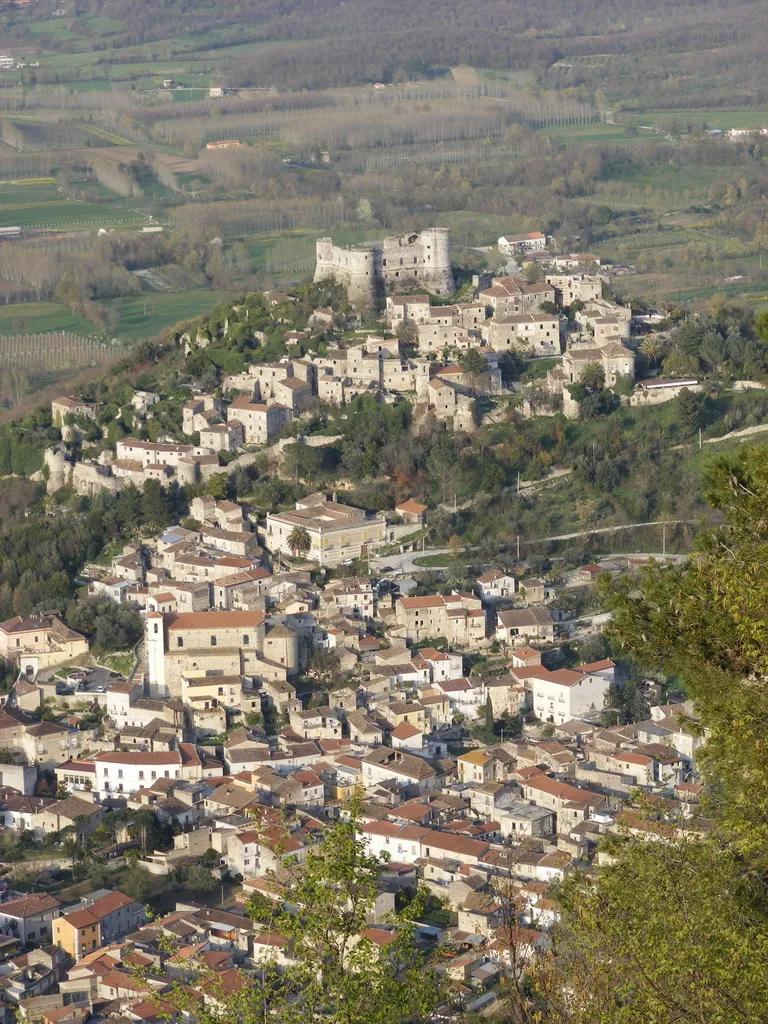 Photo showing: Panorama di Vairano Patenora (Guglielmo D'Arezzo, autore)