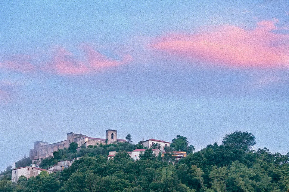 Photo showing: Marzano-Appio-Castello di Terracorpo all'alba