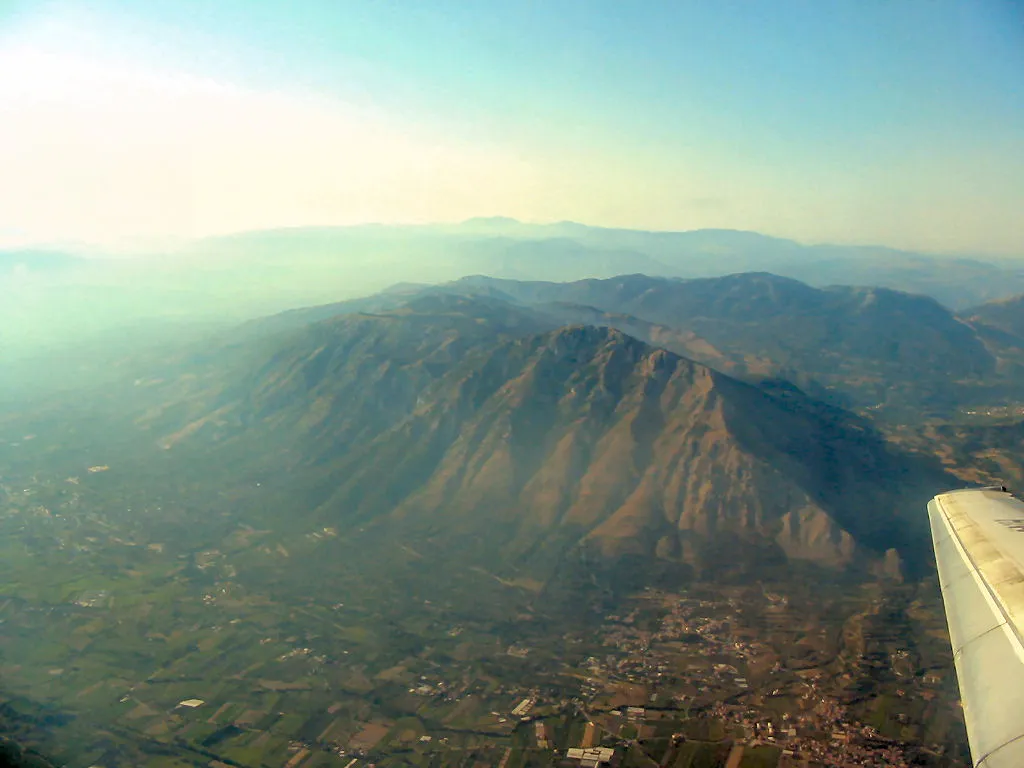 Photo showing: Il Monte Taburno visto dall'alto