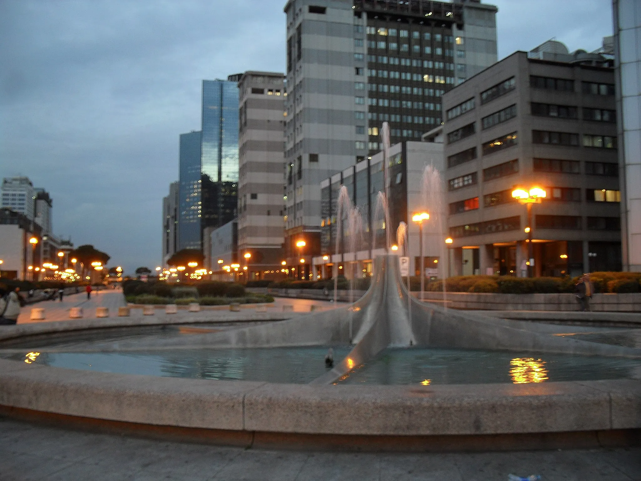 Photo showing: Fontana del Centro Direzionale di Napoli