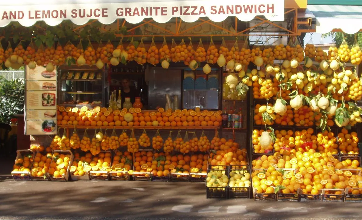 Photo showing: Citrus store at Pompei, Italy. Picture taken by David Shay.