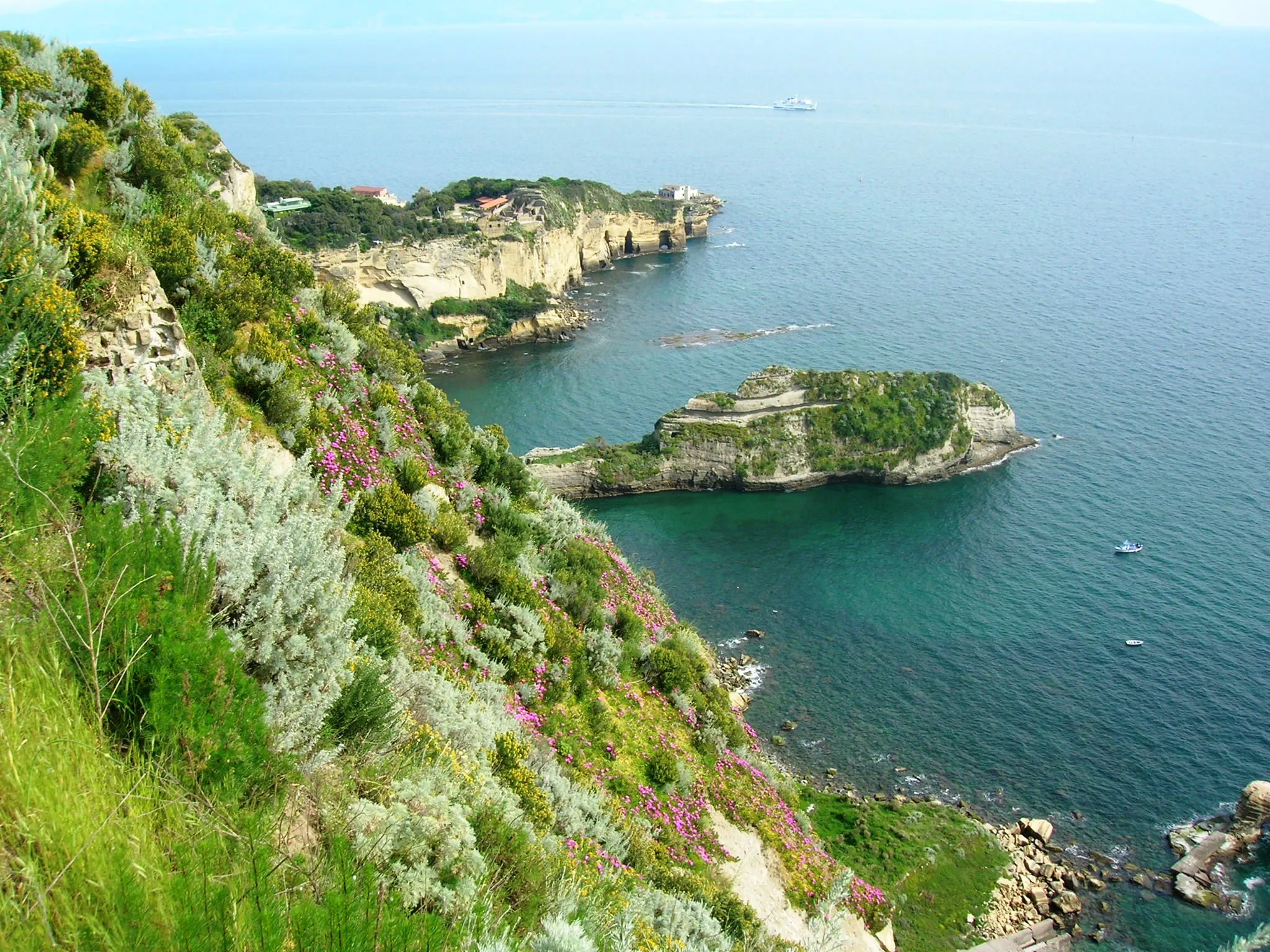 Photo showing: La Baia di Trentaremi a Napoli