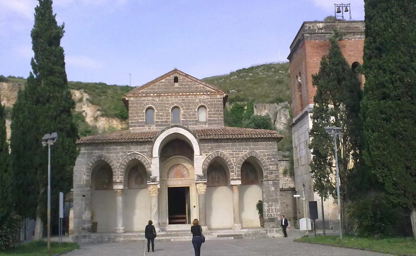 Photo showing: Abbazia di Sant'Angelo in Formis, Capua. Facciata e campanile.