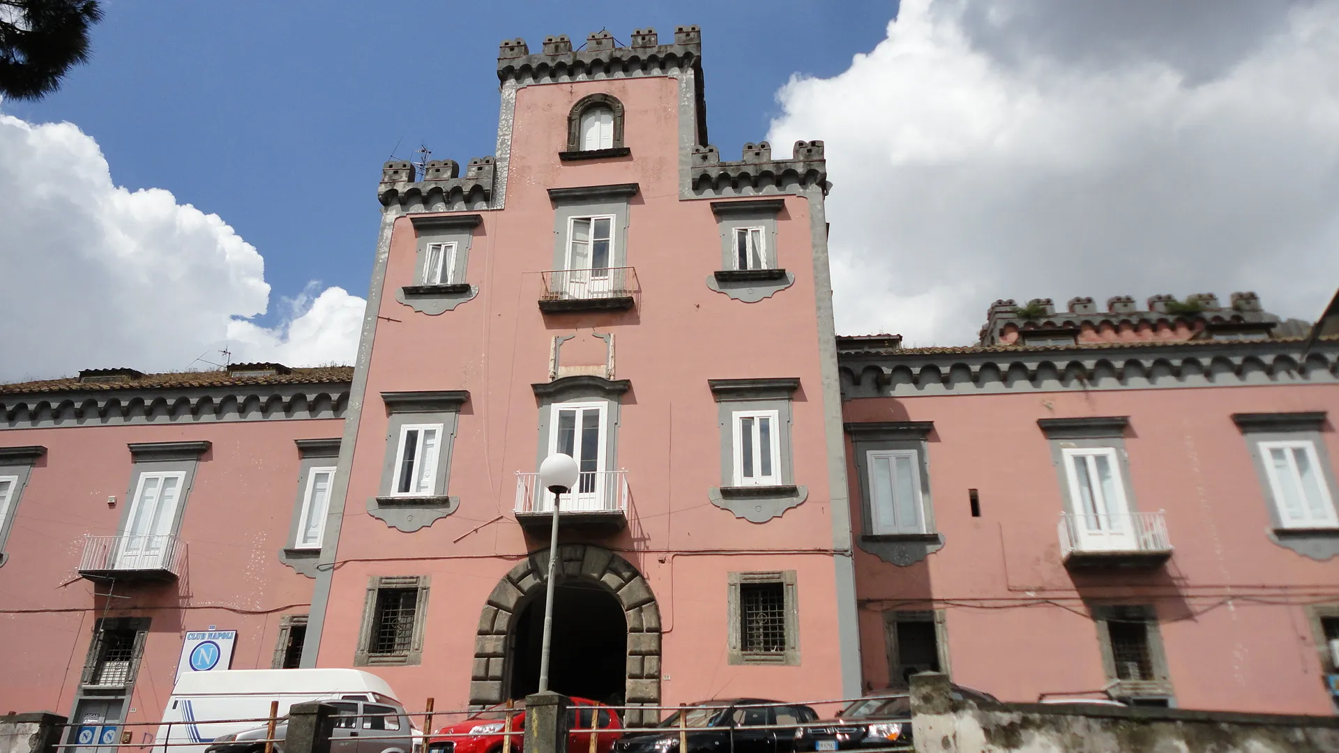 Photo showing: foto scattate, Il Castello Baronale in Sant'Antimo, di probabile origine Normanna, Creative commons, 2010, Agostino Pedata (User:sedicinoni).