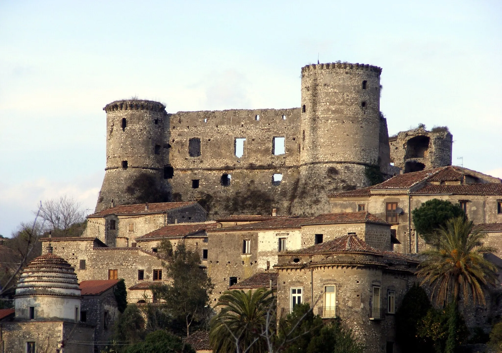 Photo showing: Castello medioevale di Vairano Patenora (Guglielmo D'Arezzo, autore)