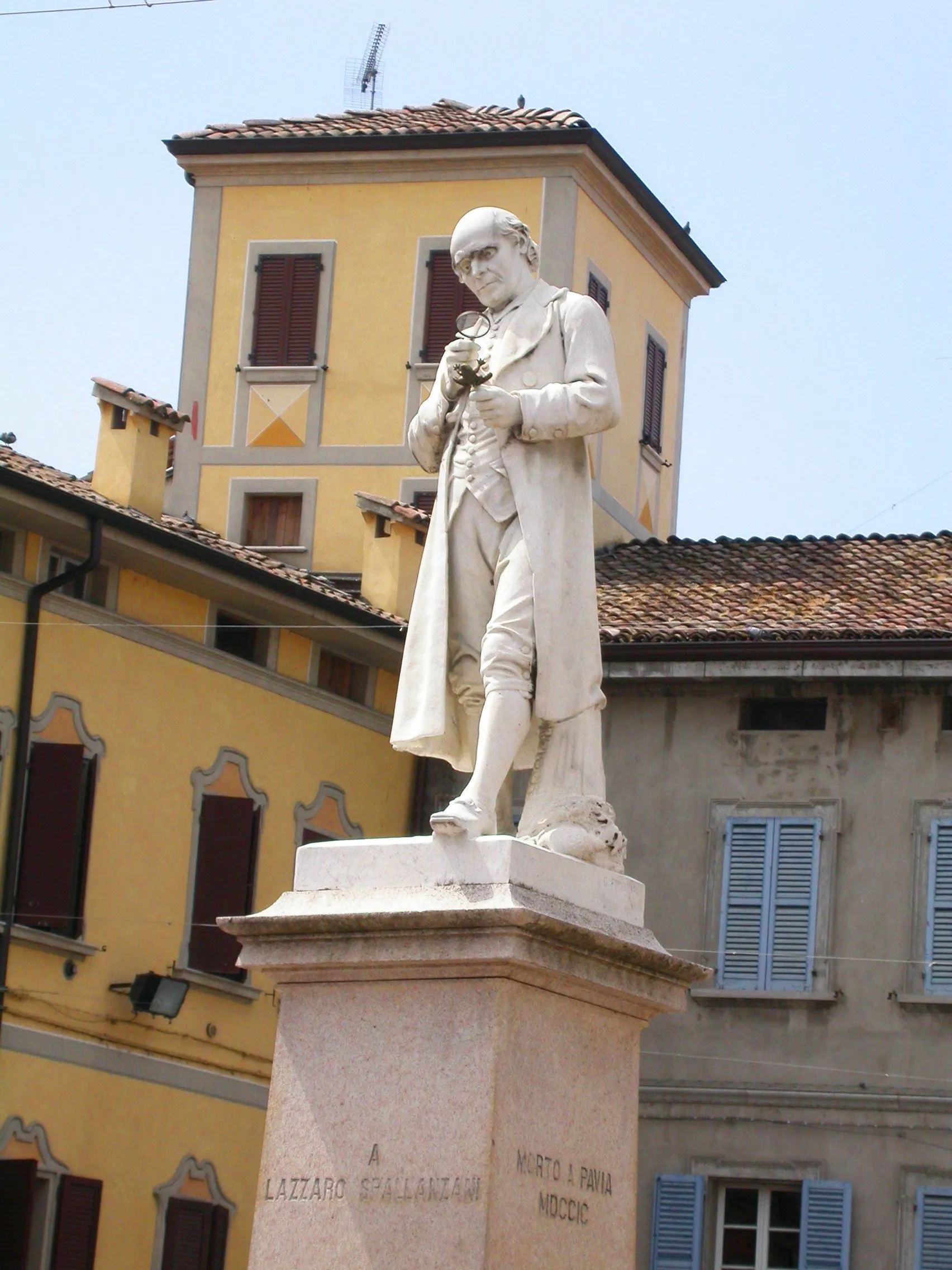 Photo showing: Monument in Scandiano of the scientist Lazzaro Spallanzani, who lived and worked in Scandiano. The monument was inaugurated on Oct 21 1888, and is a work by sculptor Guglielmo Fornaciari (1859-1930)