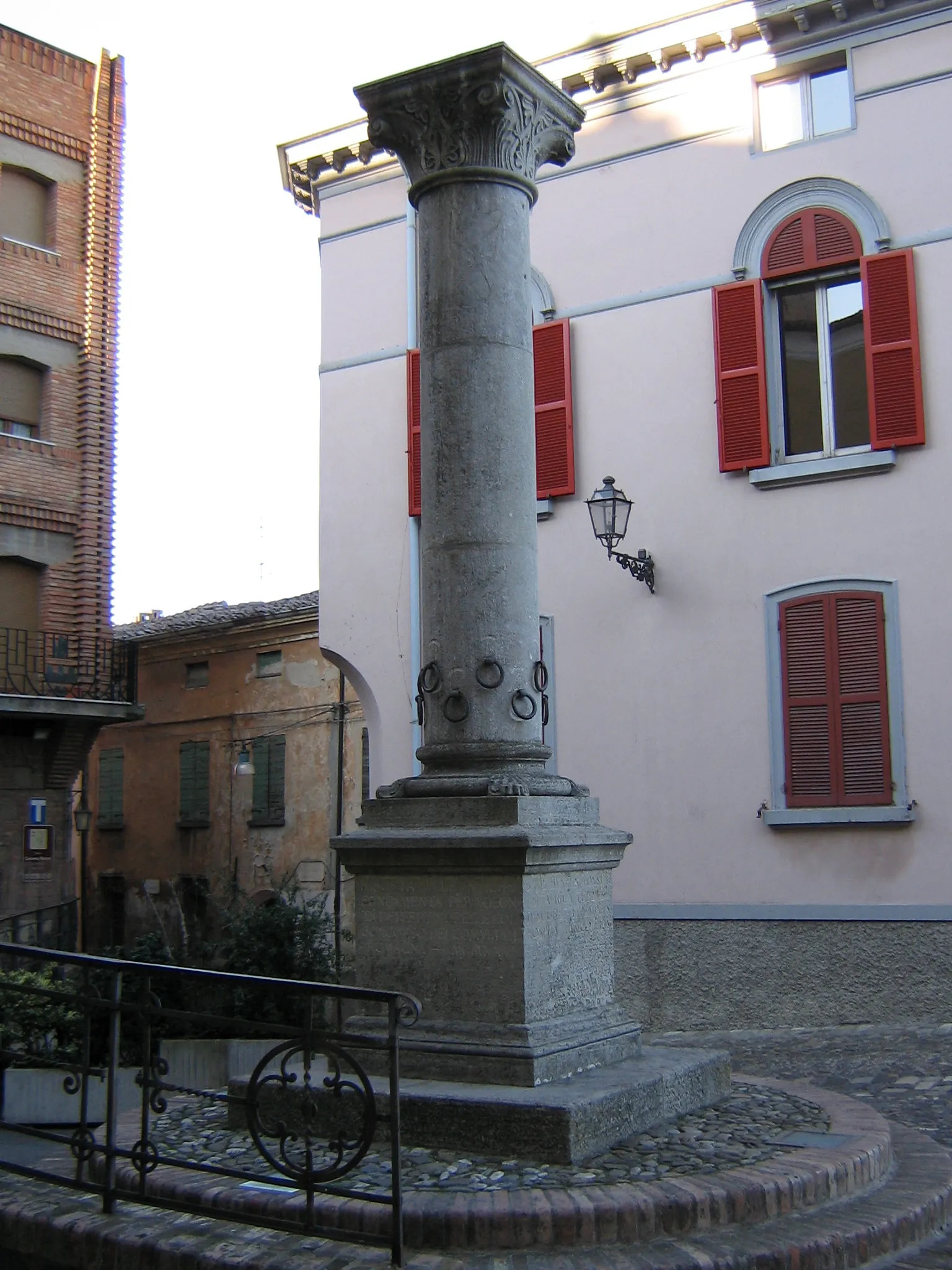 Photo showing: Colonna dell'ospitalità, Bertinoro (FC), Italy.