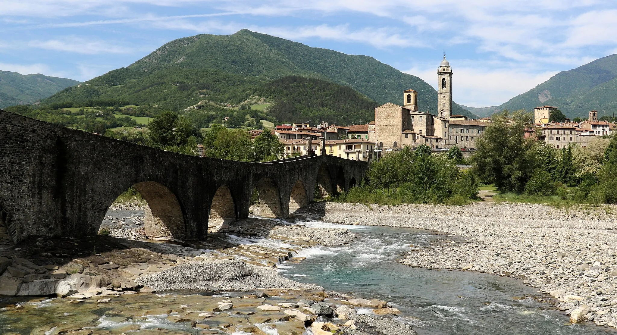 Photo showing: The period of construction is not dated, but it was built after the Roman conquest of the Celtic-Ligurian village.
It underwent numerous alterations in later periods: have been found traces of an older bridge below which can be considered high medieval, before the arrival of Saint Columbanus.