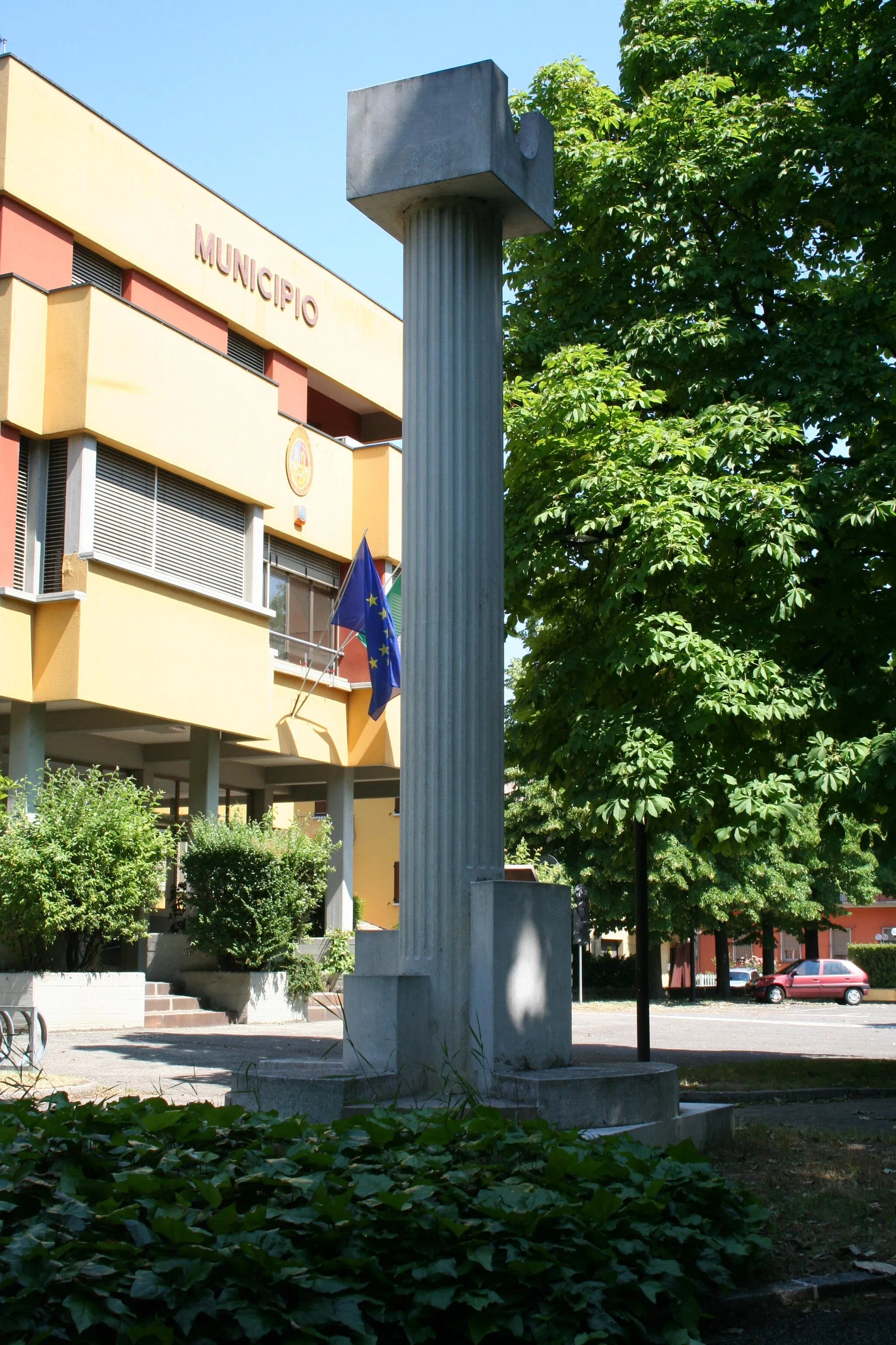 Photo showing: Monument dedicated to people died in a battle against the Macinato's tax in Campegine, Reggio Emilia - Italy